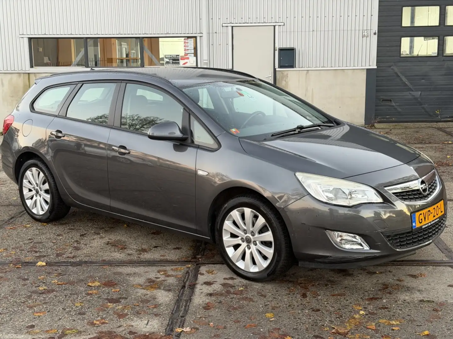 Opel Astra Sports Tourer 1.7 CDTi Selection Gris - 2