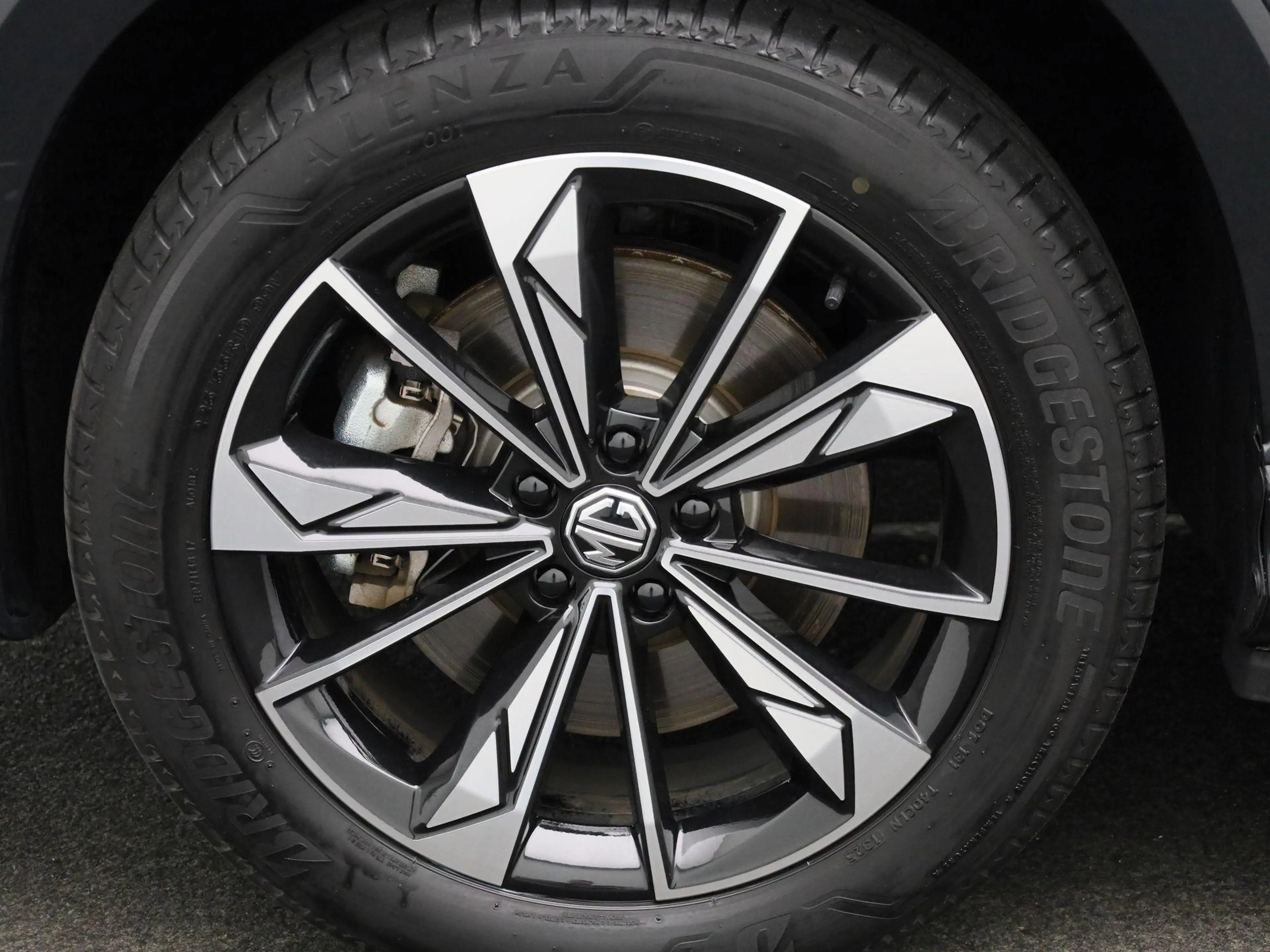 MG HS MG PHEV 1.5 Luxury — photo 15