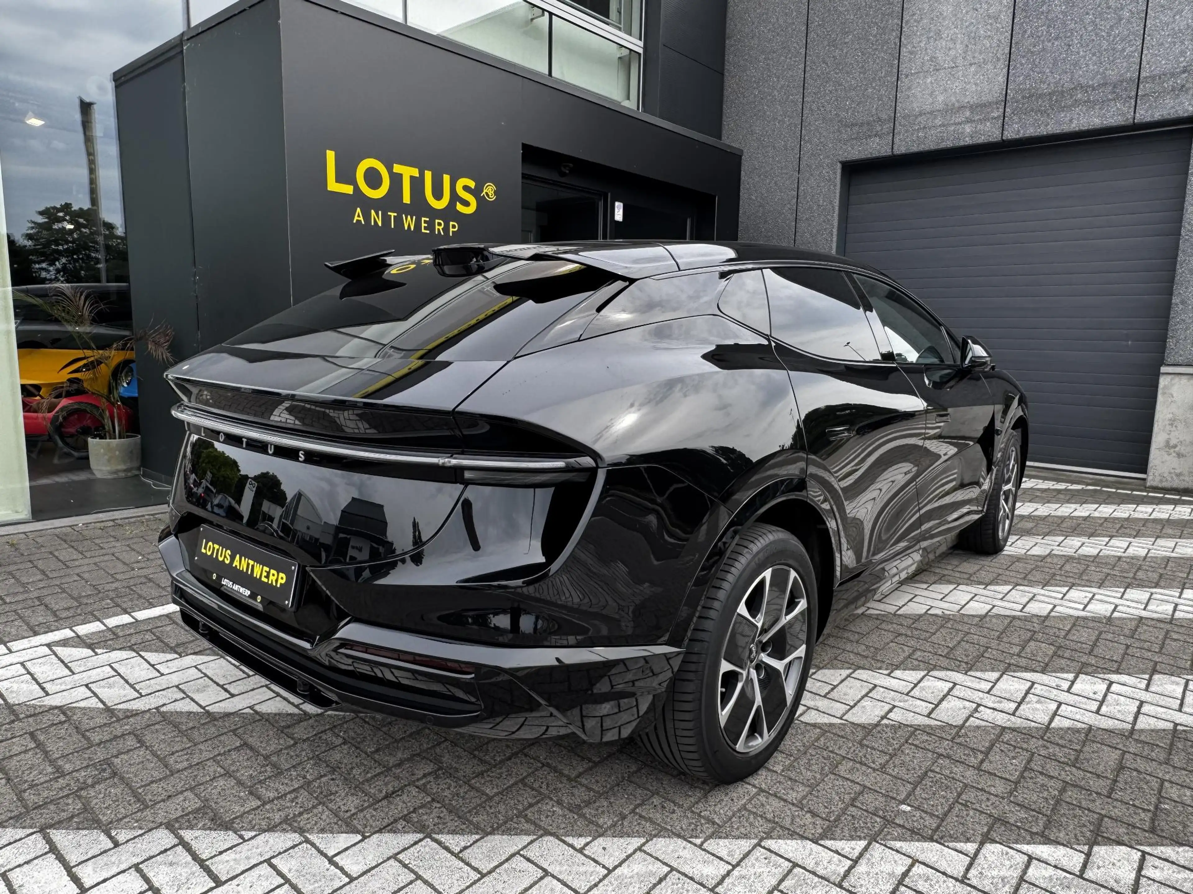 Lotus Eletre BEV 450kW — photo 7