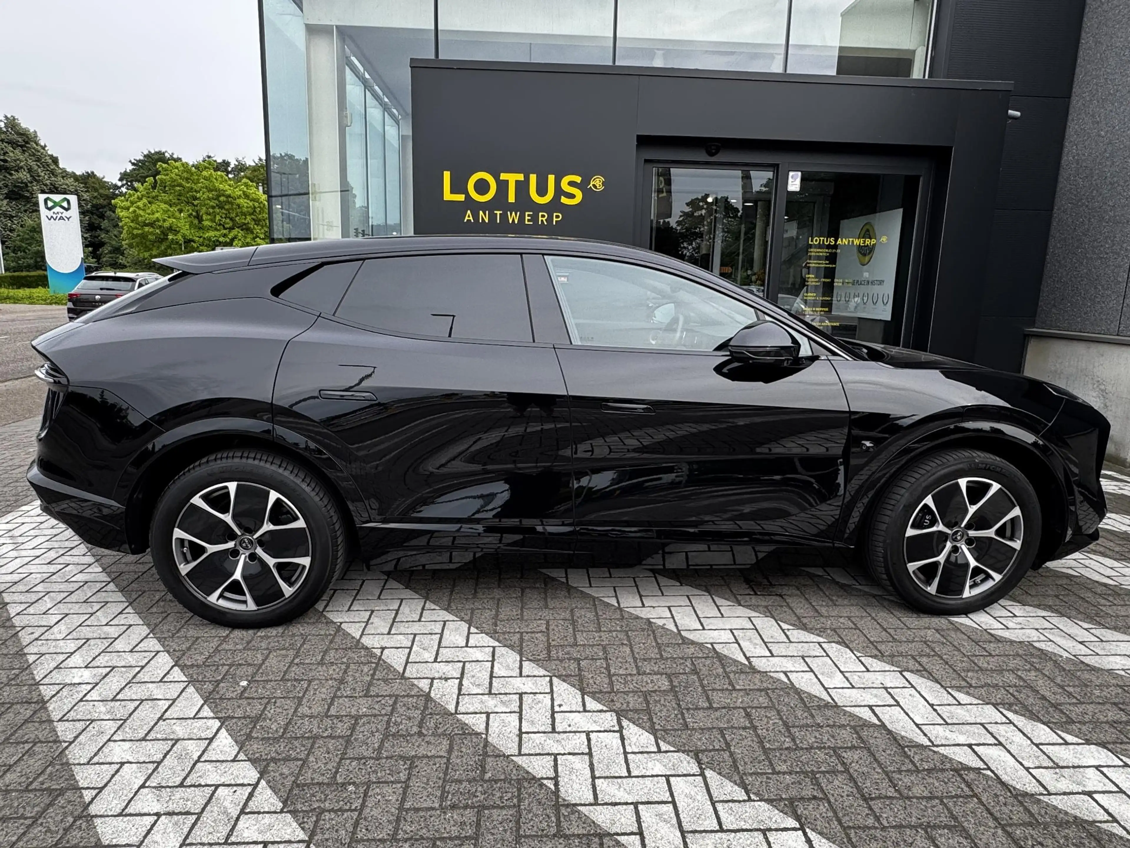 Lotus Eletre BEV 450kW — photo 8