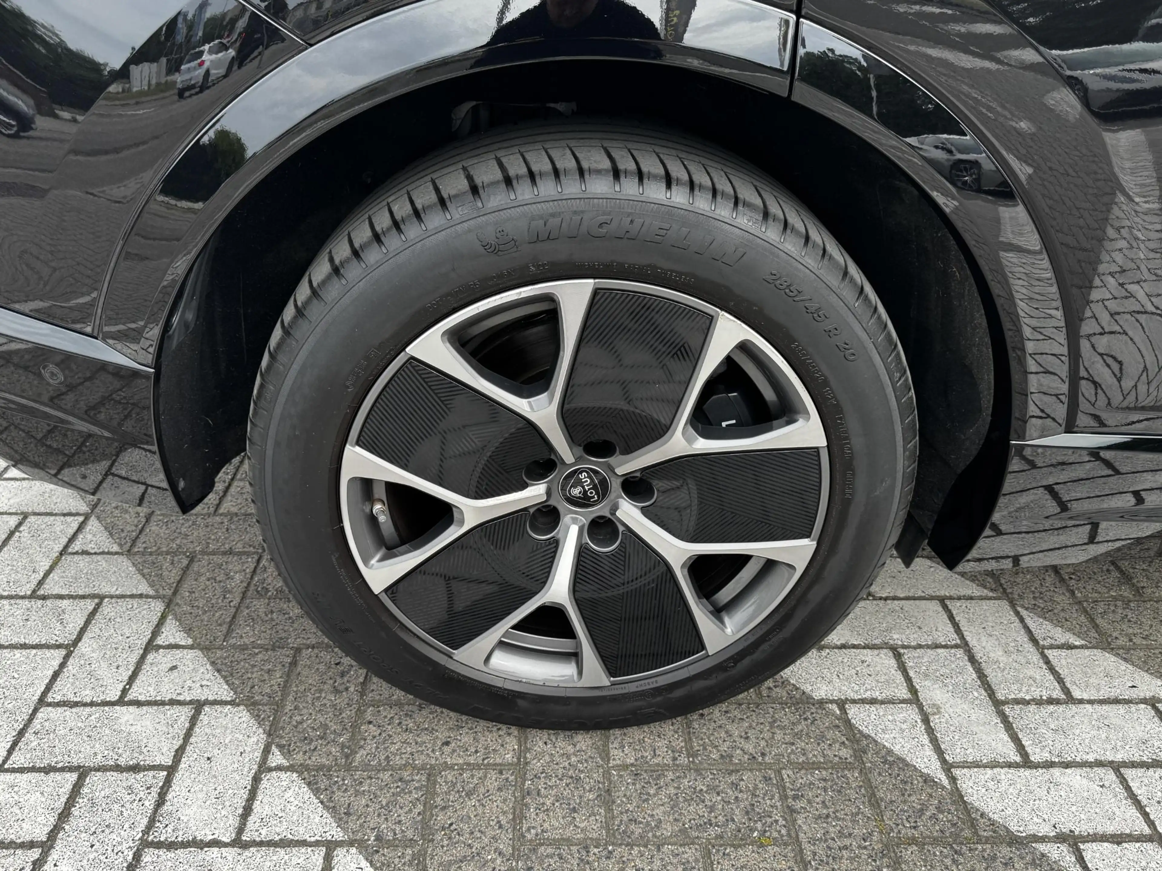 Lotus Eletre BEV 450kW — photo 29