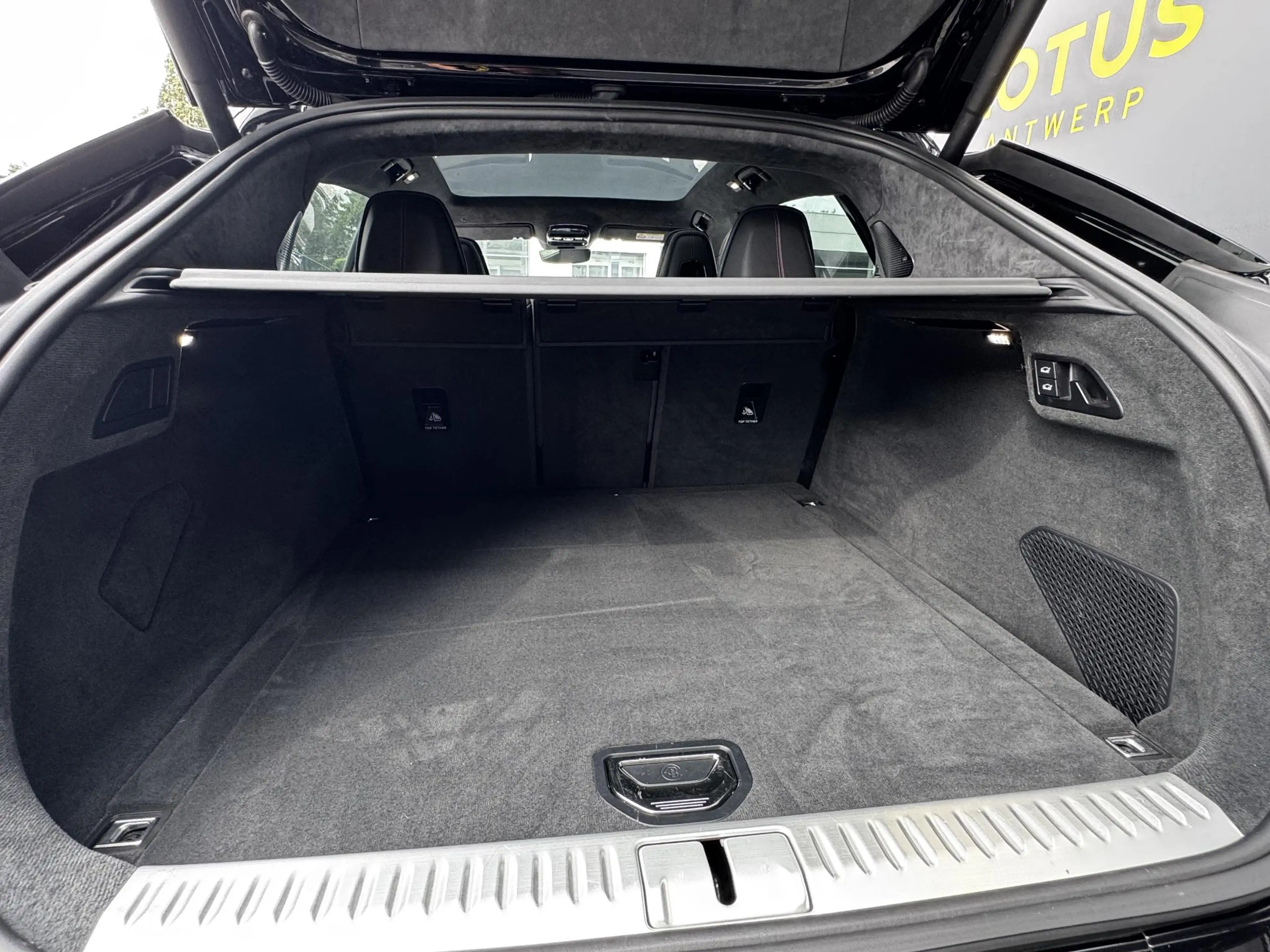 Lotus Eletre BEV 450kW — photo 11
