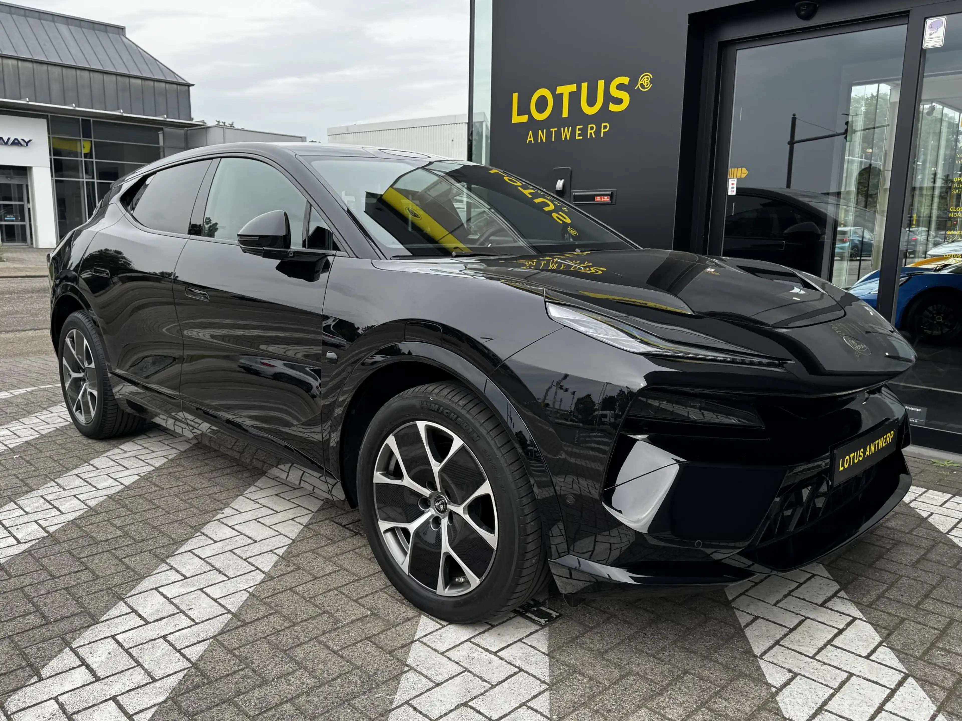 Lotus Eletre BEV 450kW — photo 9