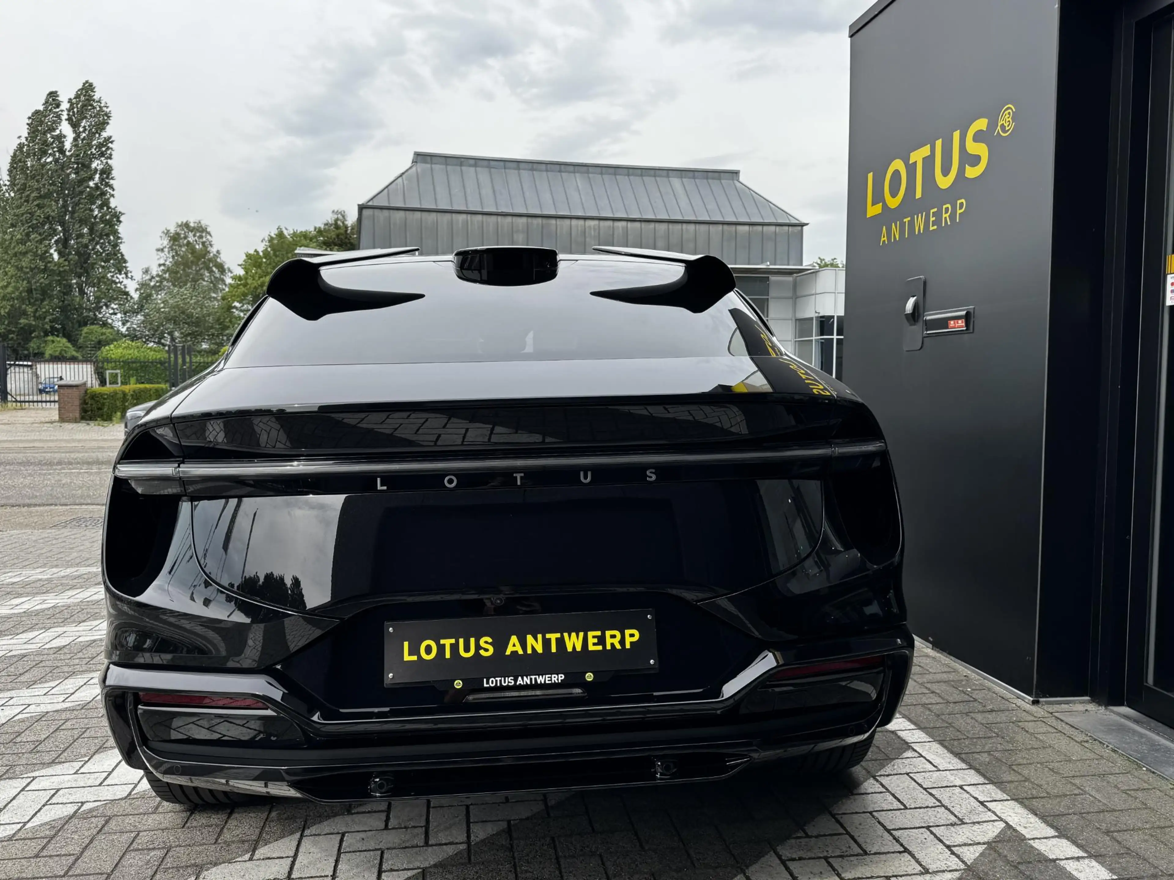 Lotus Eletre BEV 450kW — photo 5