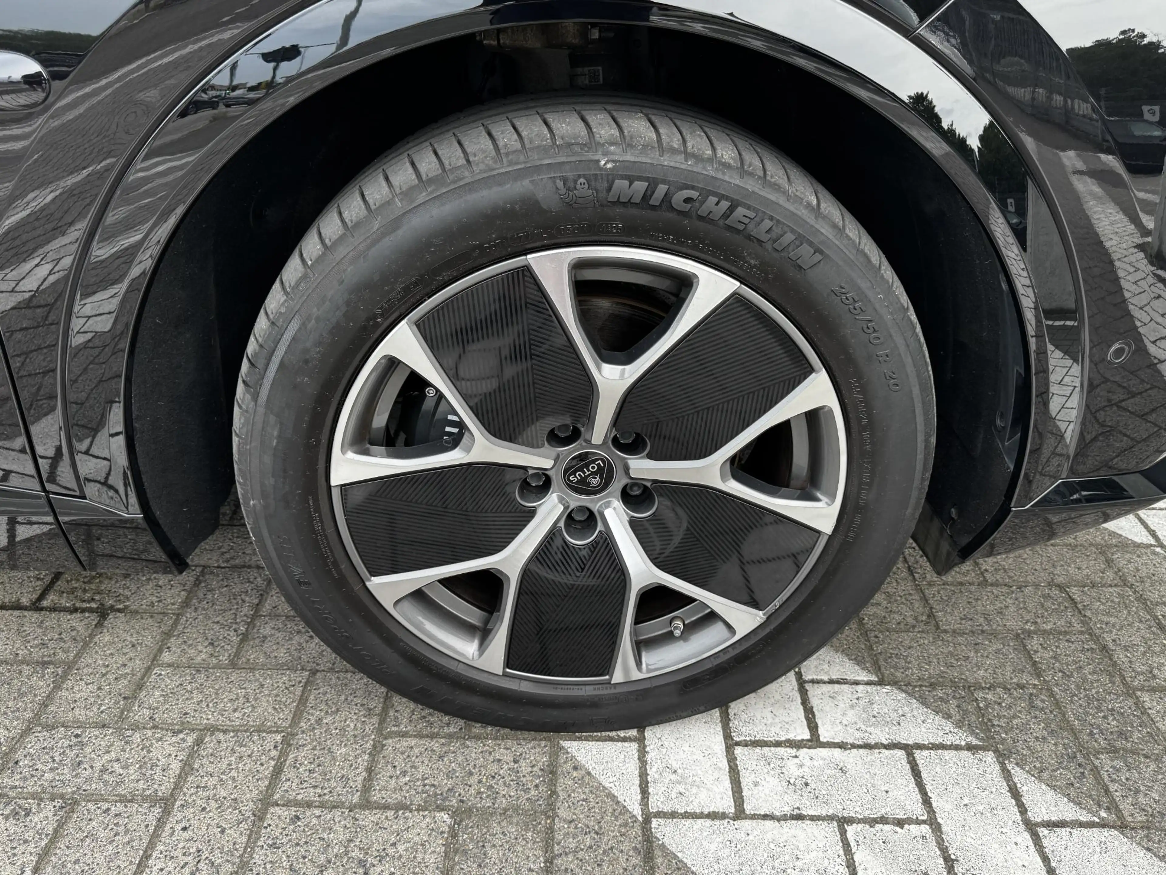 Lotus Eletre BEV 450kW — photo 30