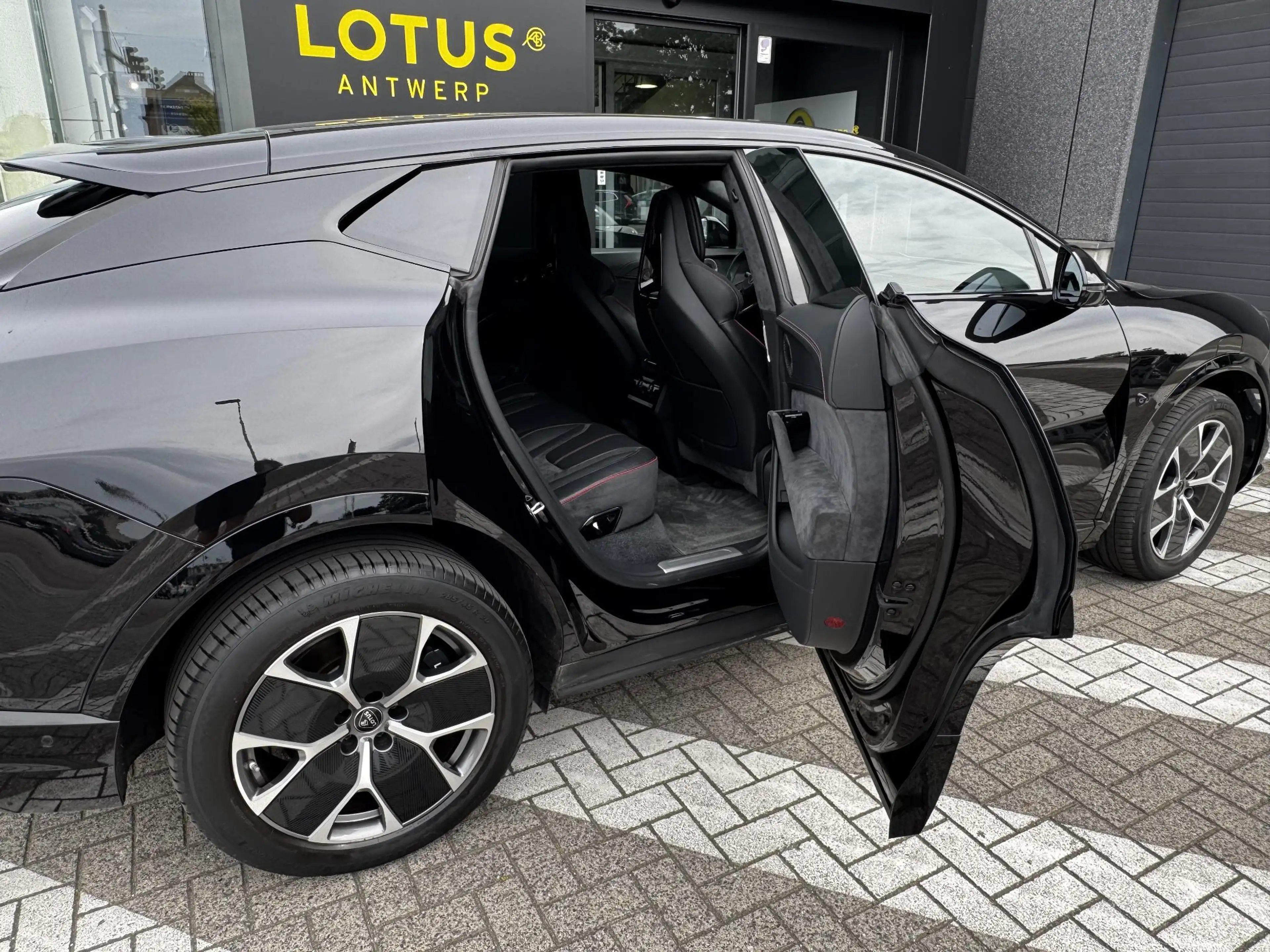 Lotus Eletre BEV 450kW — photo 17