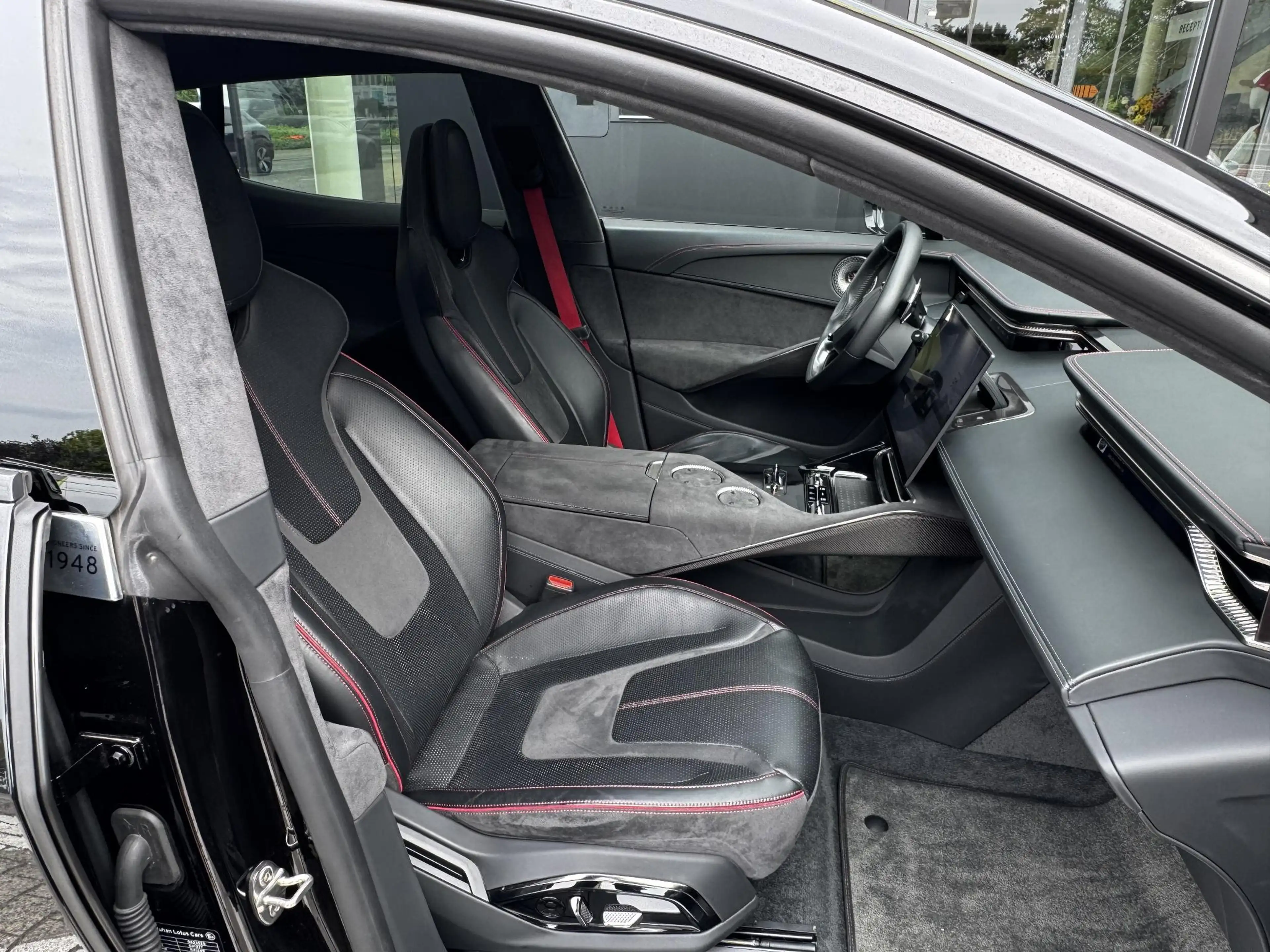 Lotus Eletre BEV 450kW — photo 16