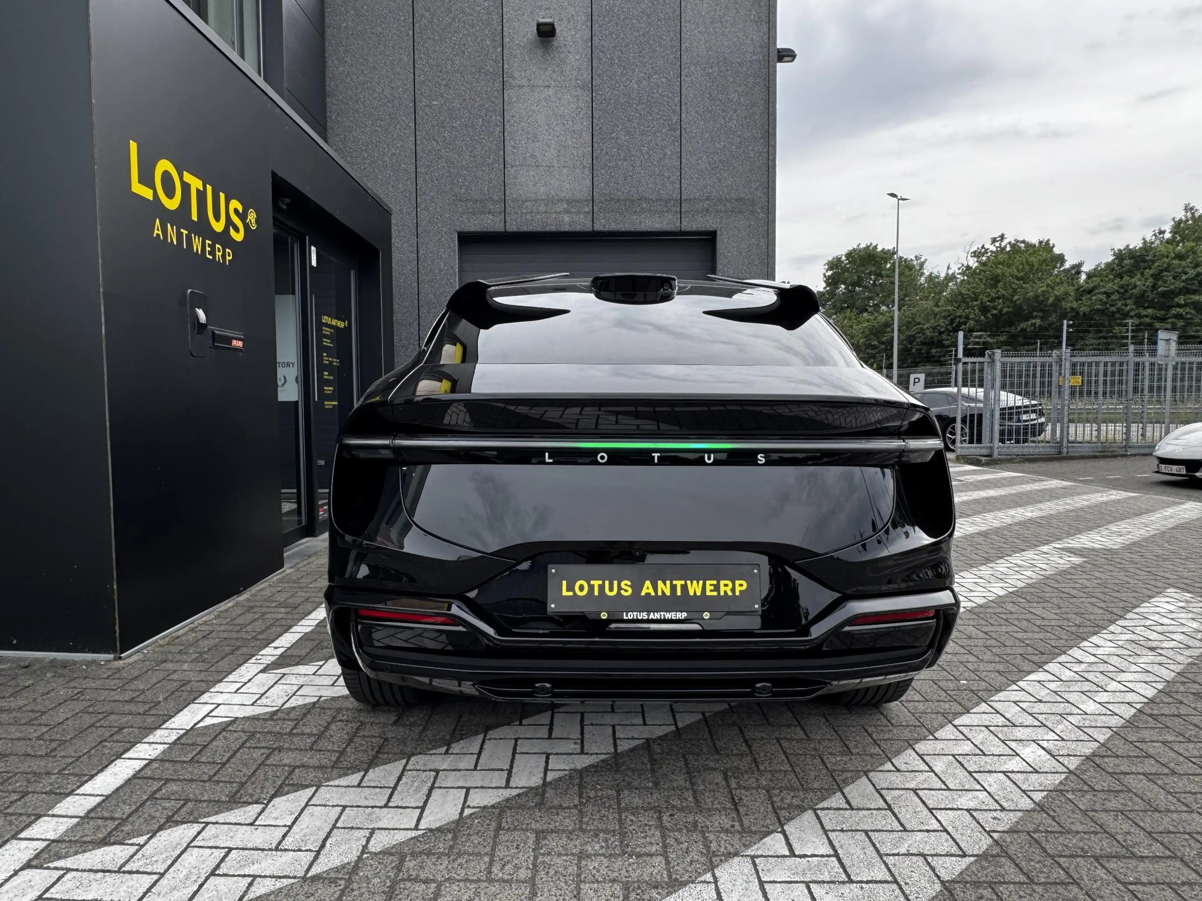Lotus Eletre BEV 450kW — photo 6