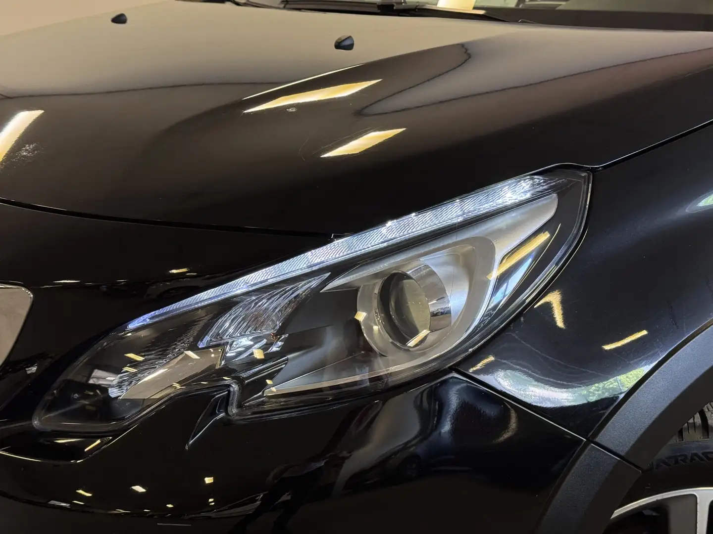 Peugeot 2008 1.2 PureTech Allure | Climate control | Cruise con Zwart - 2