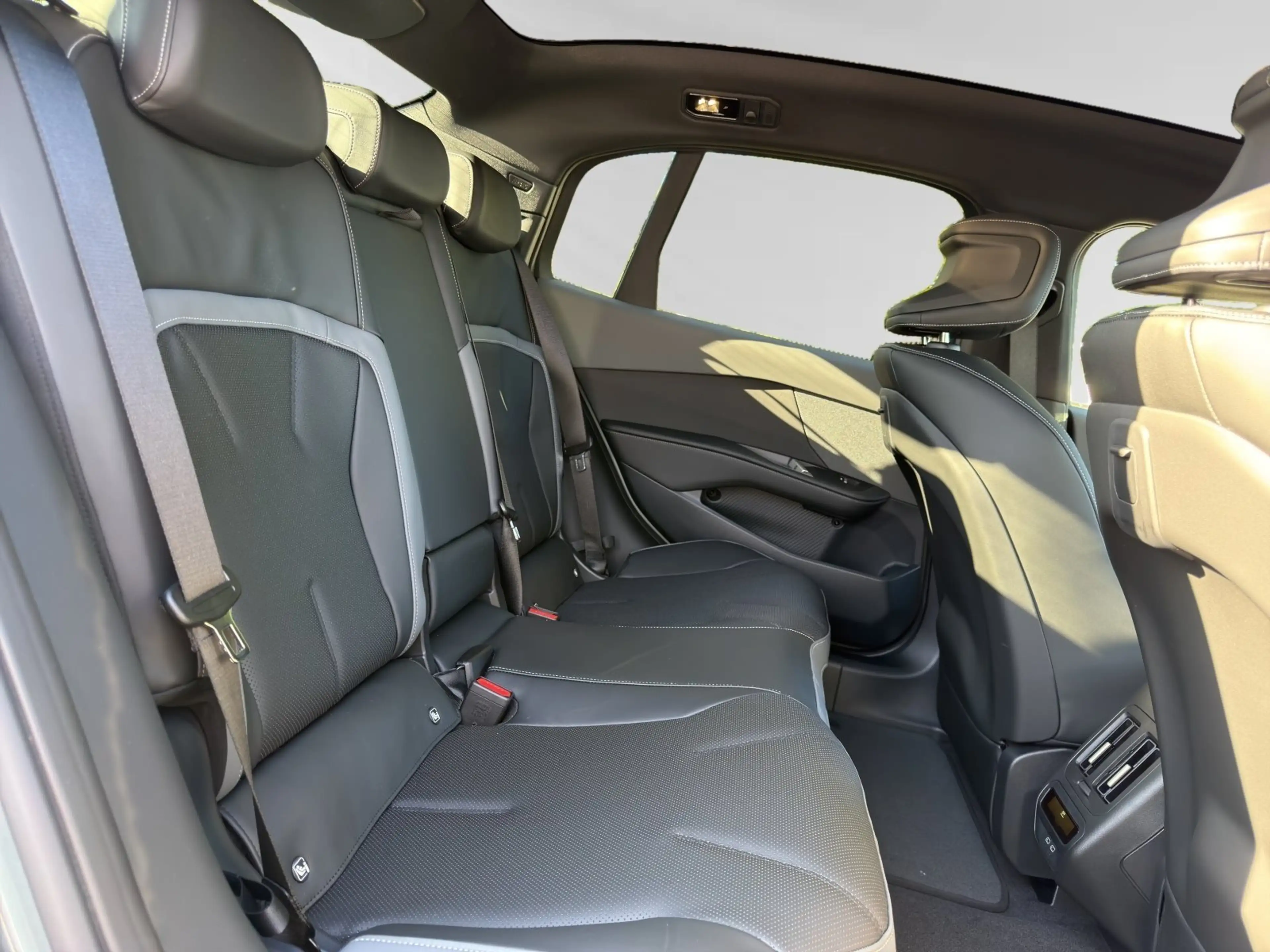 BMW i3 50 xDrive M Sport|AHK|Pano|Autobahn&CityAss. — photo 15
