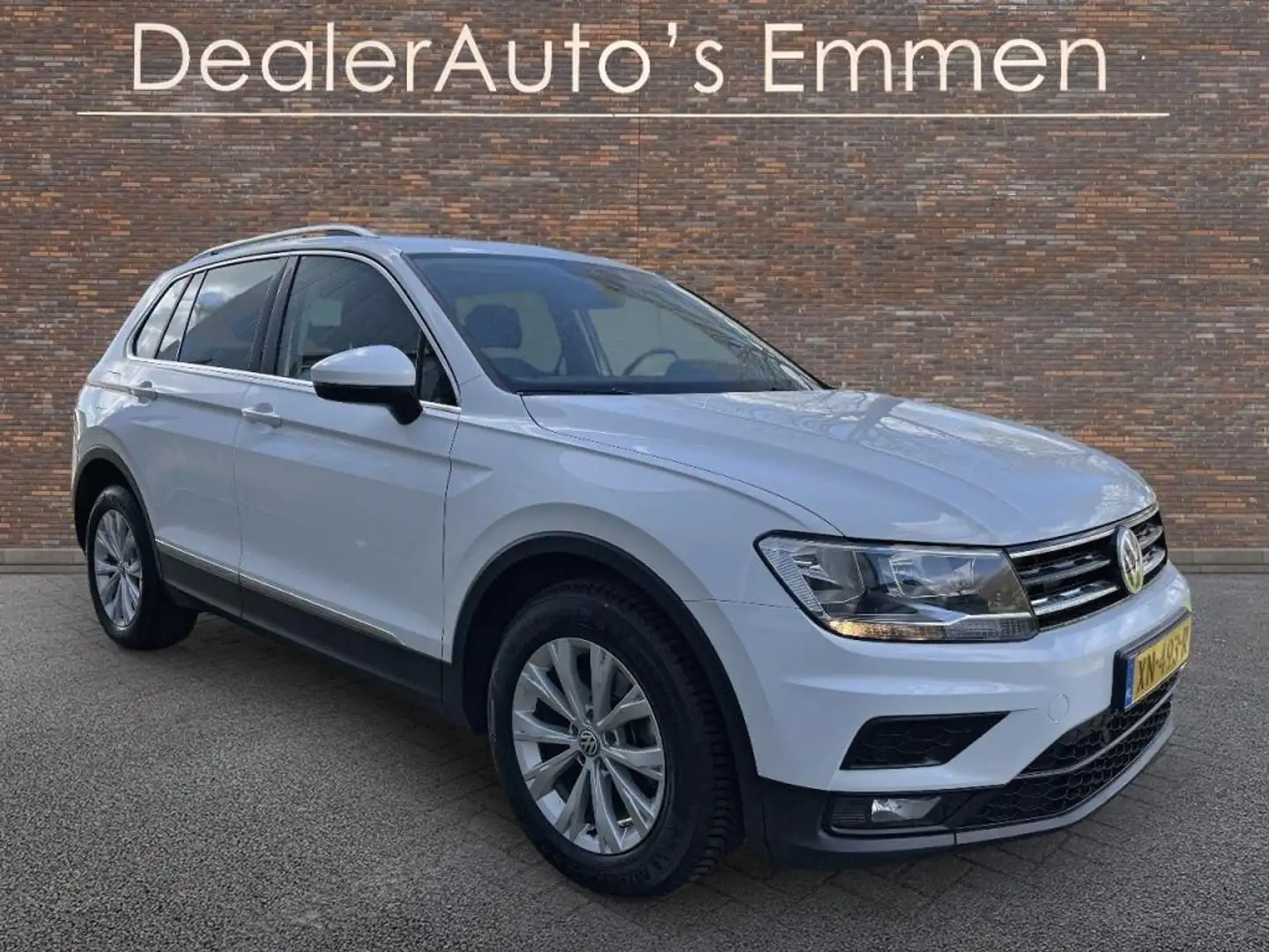 Volkswagen Tiguan 1.5 TSI ECC LMV PANODAK CRUISE NAVIGATIE Wit - 1
