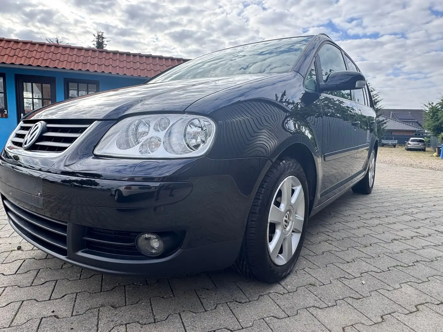 Volkswagen Touran 2.0 TDI Highline Navi, AHK, SHZ, AAC, 1.Hand Schwarz - 1