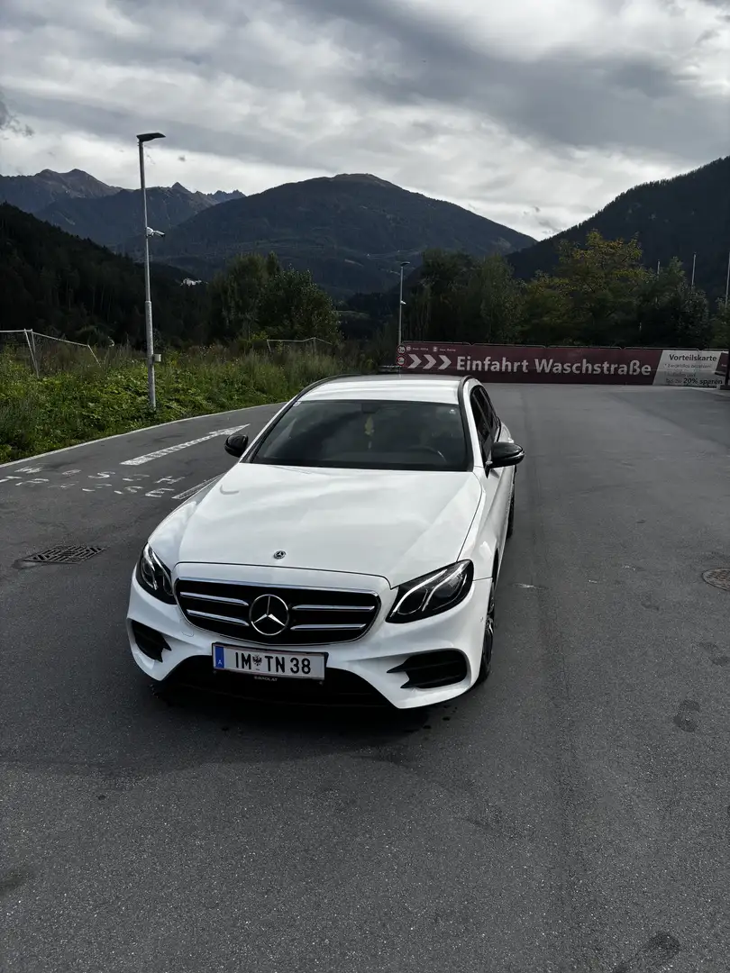 Mercedes-Benz E 220 d 4Matic T 9G-TRONIC AMG Line - 1