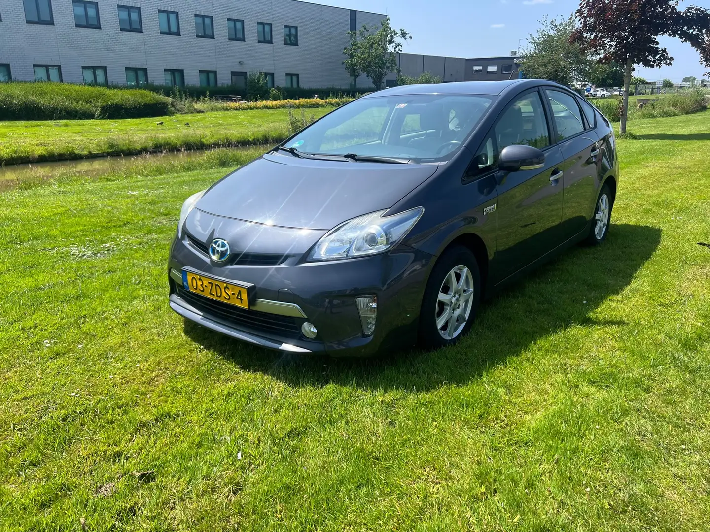 Toyota Prius 2012 * 1.8 Plug-in Hybride Aspiration * NAP * LED Grijs - 1