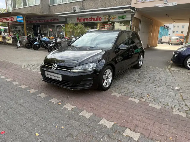 Volkswagen Golf view 2