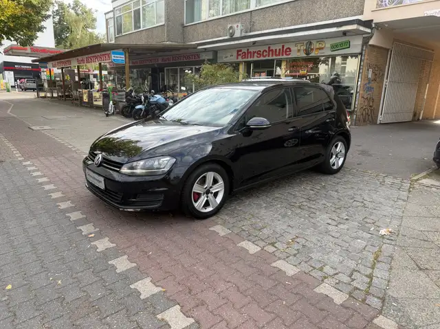 Volkswagen Golf view 3