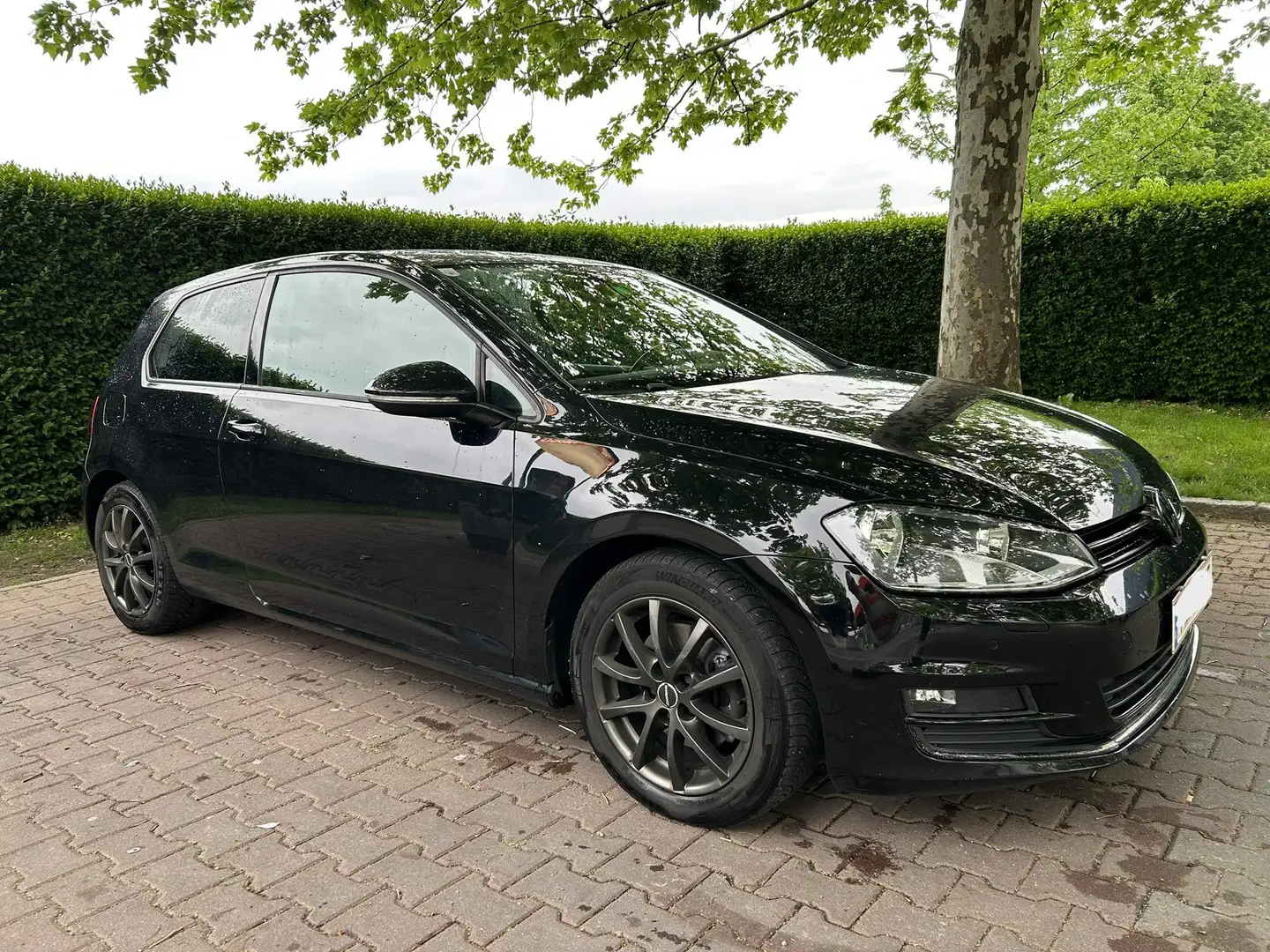 Volkswagen Golf Comfortline 1,6 BMT TDI DPF DSG Schwarz - 1