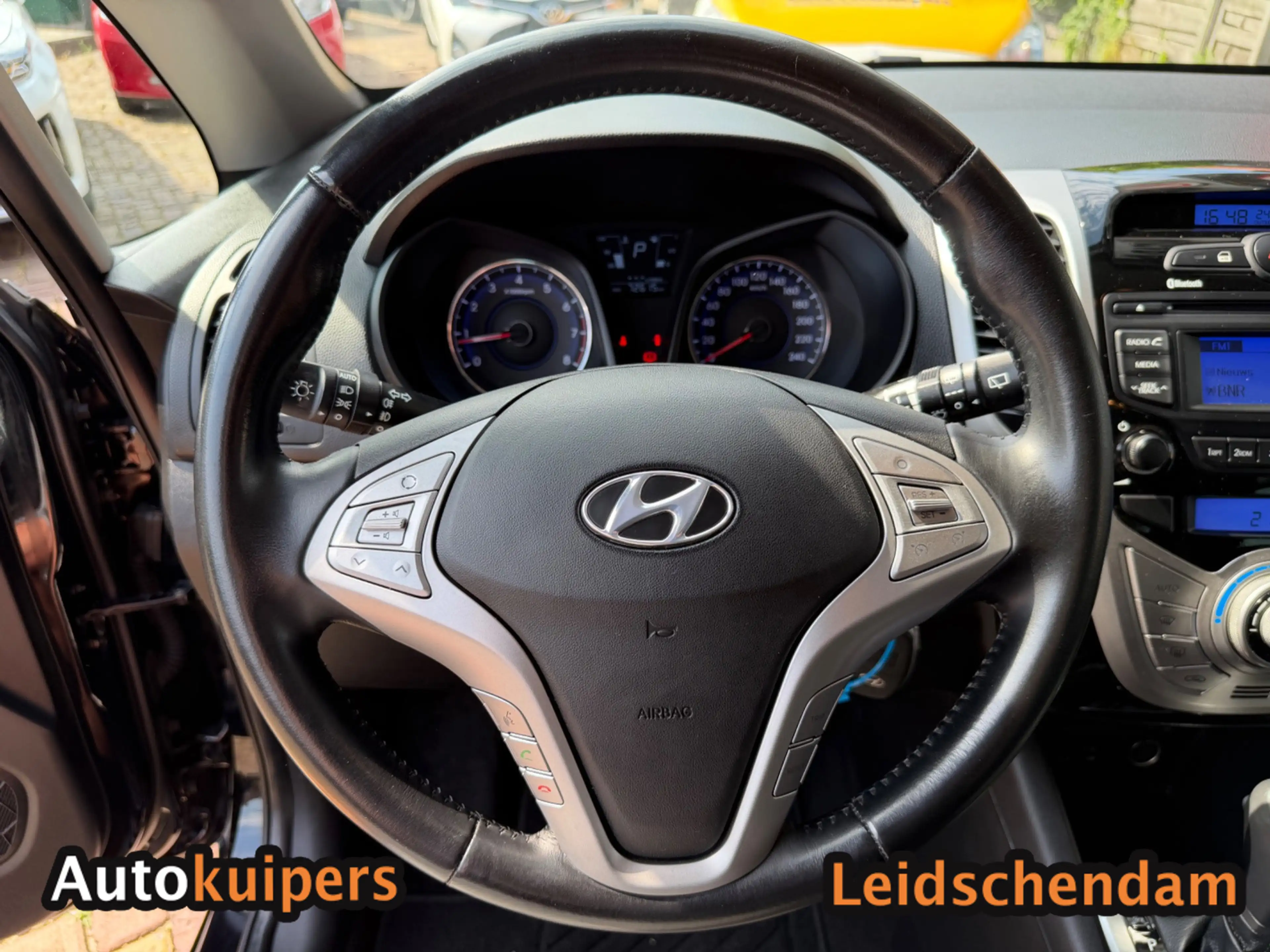 Hyundai iX20 1.6i Premium — photo 12
