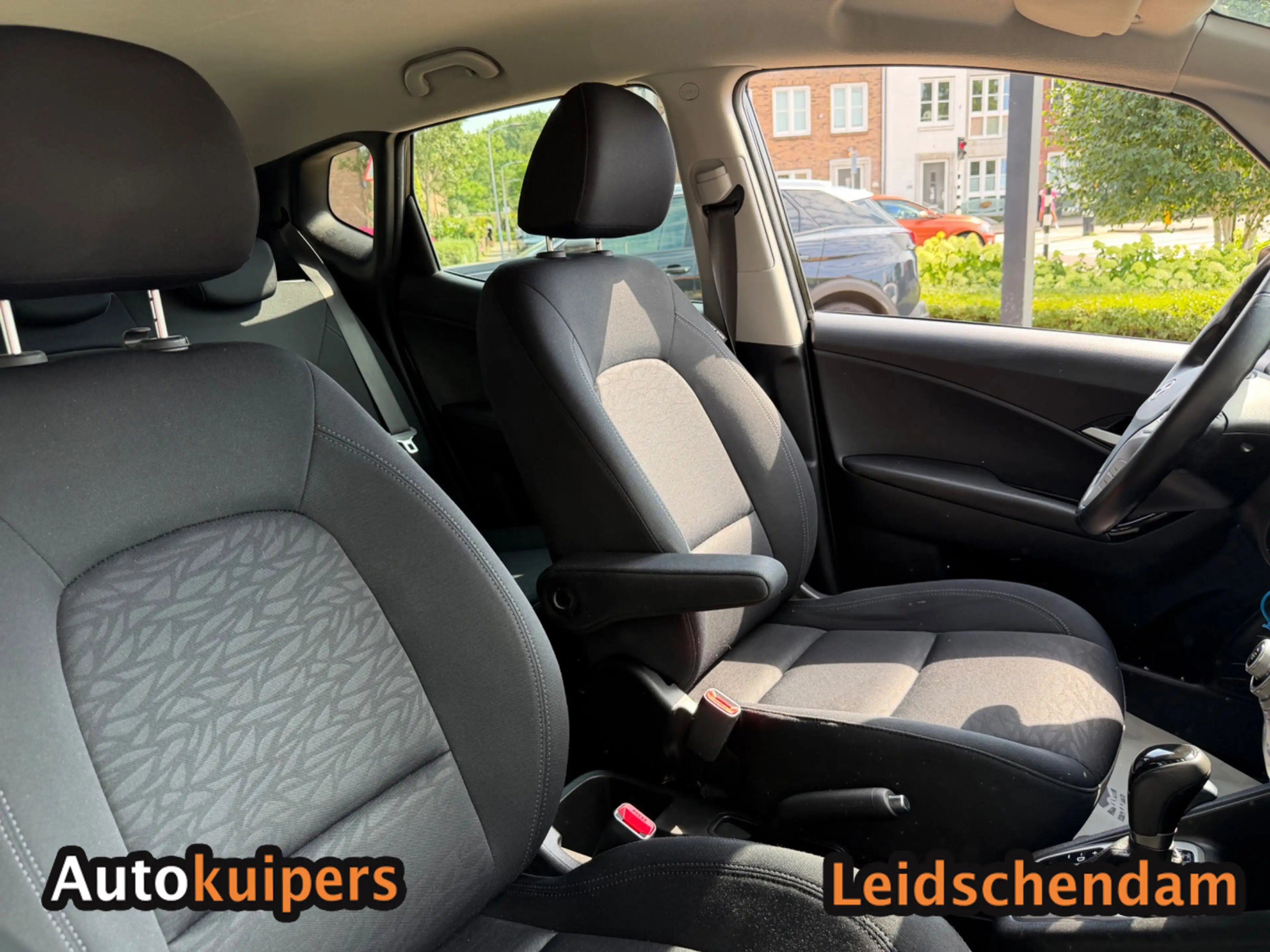 Hyundai iX20 1.6i Premium — photo 5