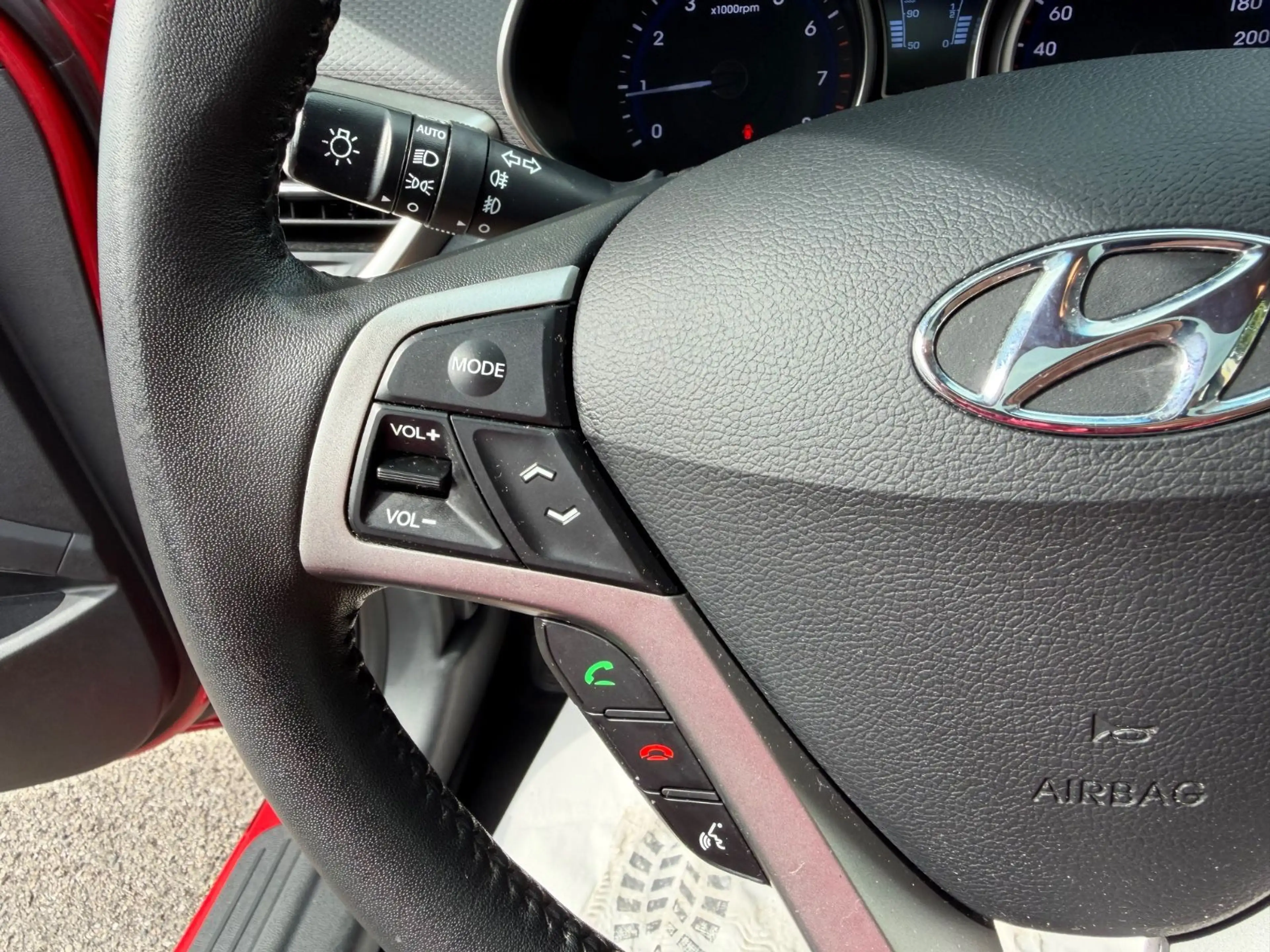Hyundai VELOSTER 1.6GDI 103kw Premiu~Navi~Pano~Kam~Leder — photo 18