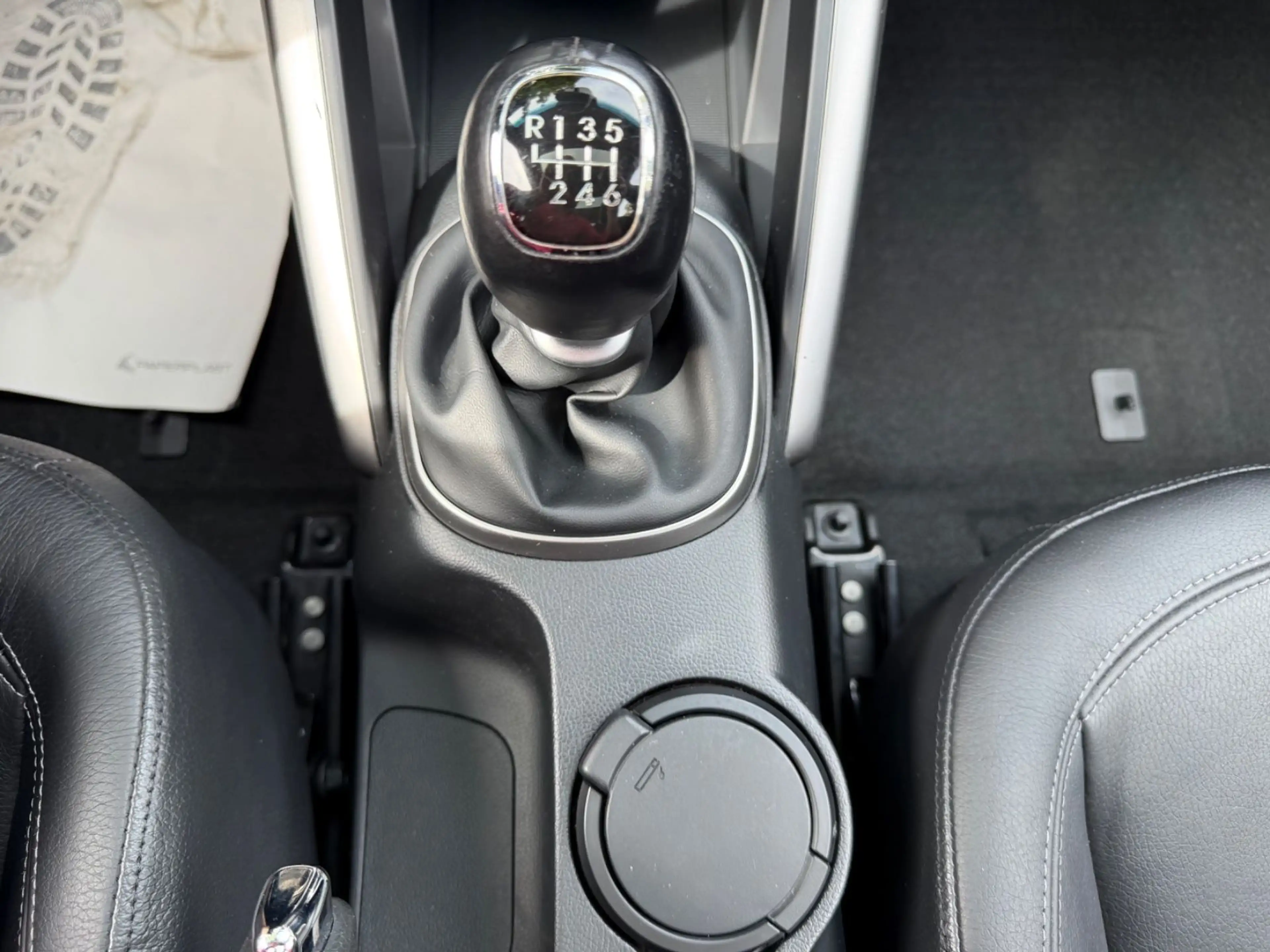 Hyundai VELOSTER 1.6GDI 103kw Premiu~Navi~Pano~Kam~Leder — photo 17