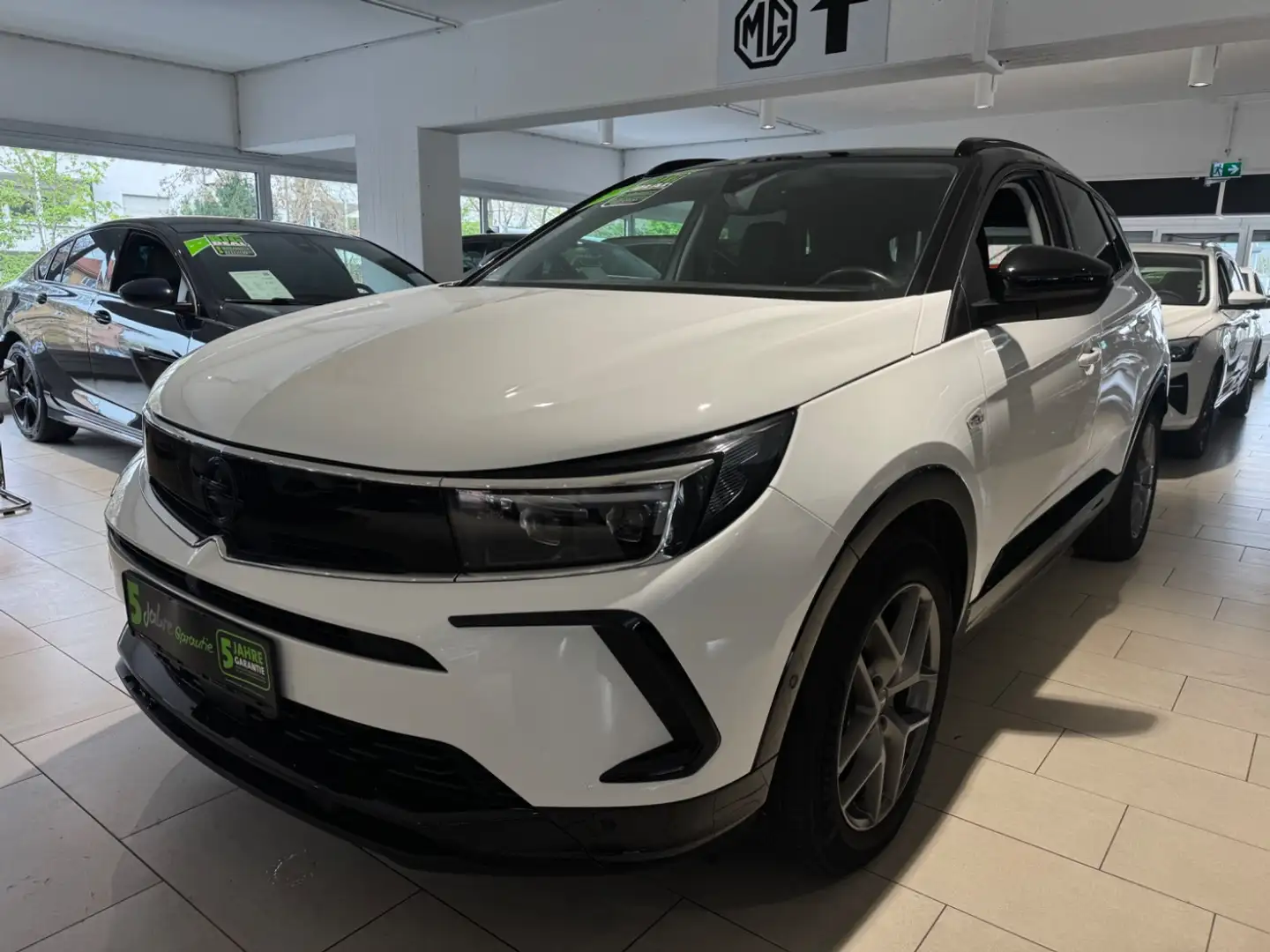 Opel Grandland 1.6 Turbo Hybrid **KAMERA, PDC** Wit - 2