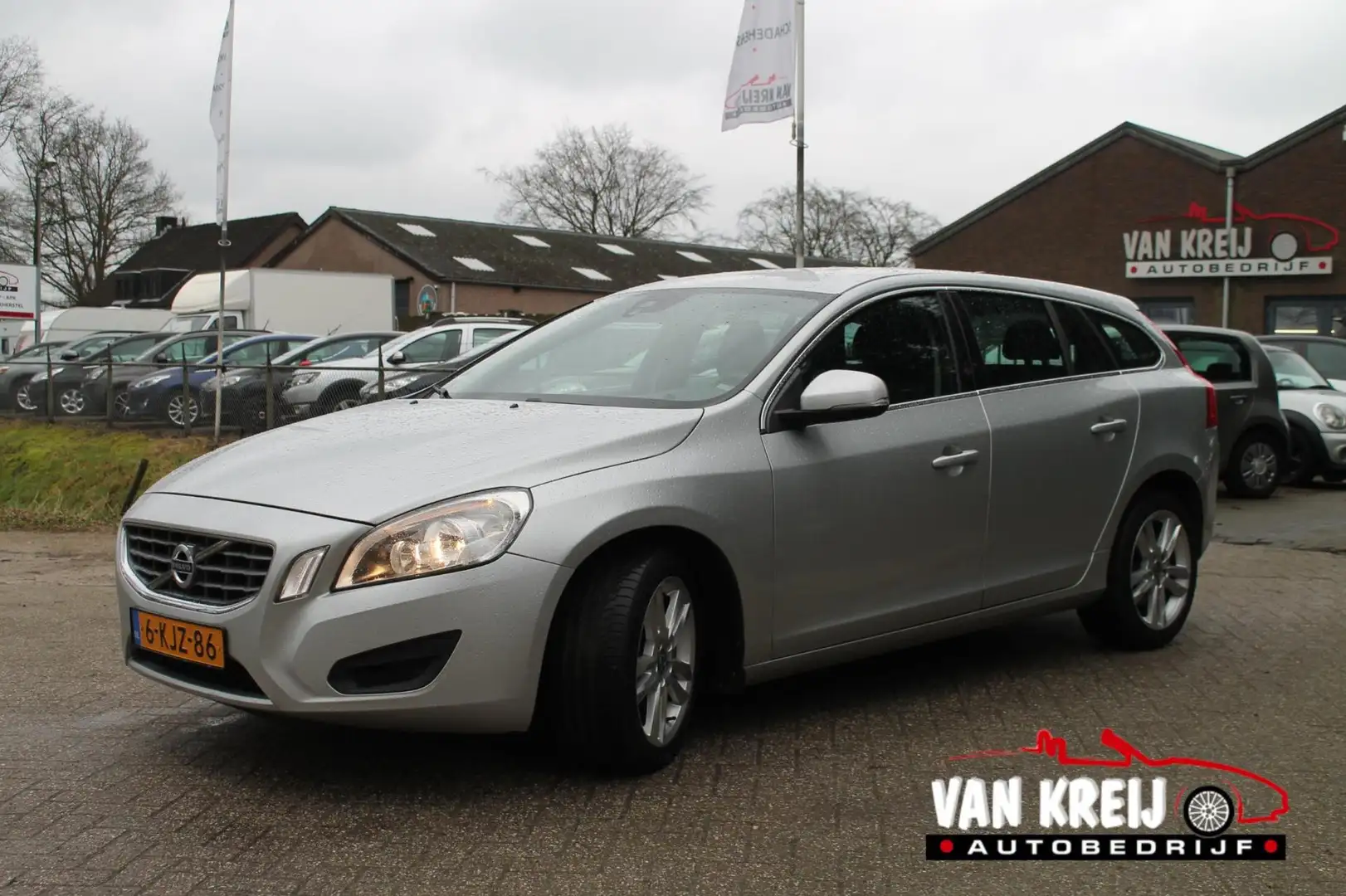 Volvo V60 1.6 T3 Momentum, Automaat, Airco, Navi, Nap. Grau - 2
