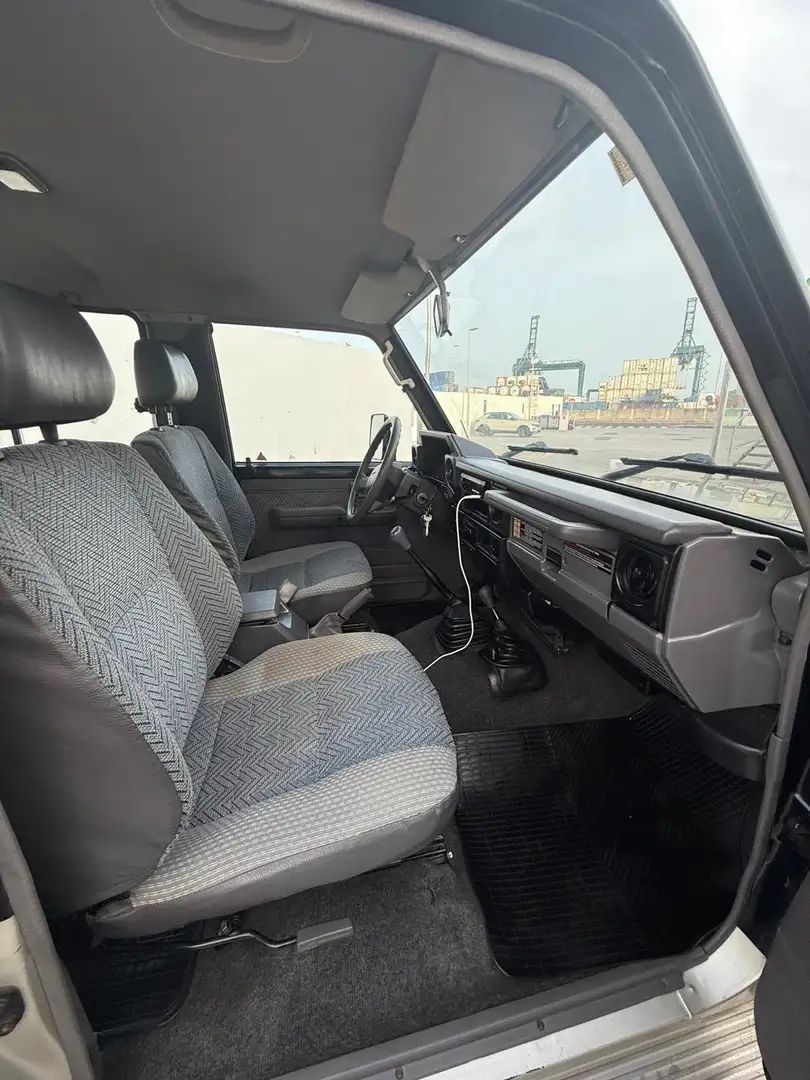 Toyota Land Cruiser KZJ 70 - 2