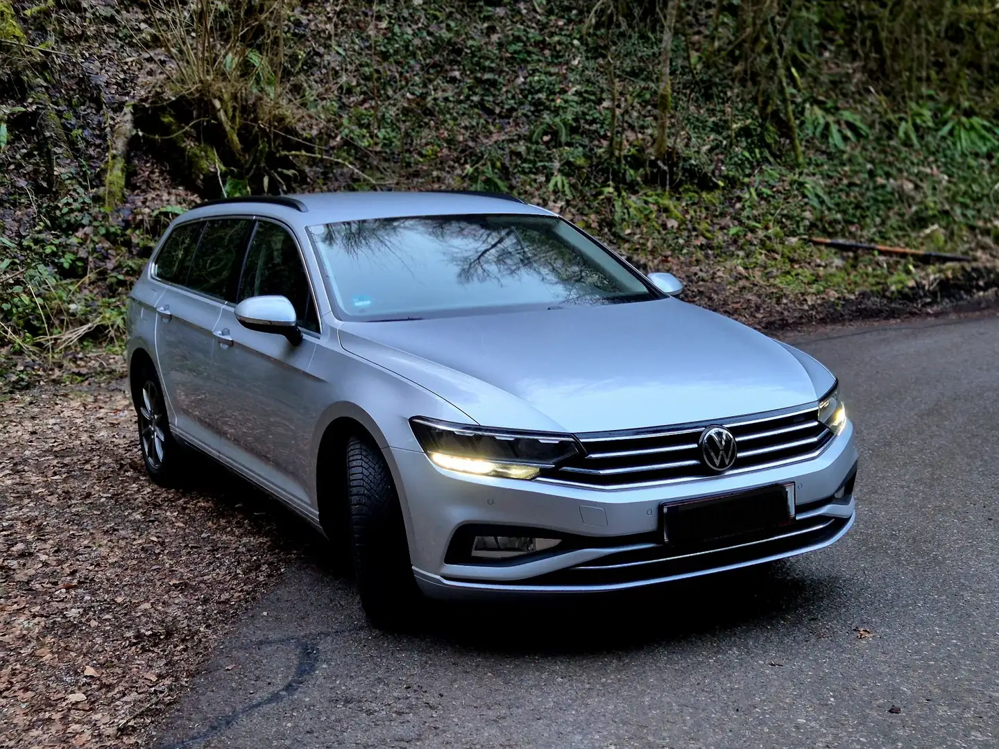 Volkswagen Passat 2.0 TDI DSG Variant Business | VIRTUAL* NAVI PRO / - 1