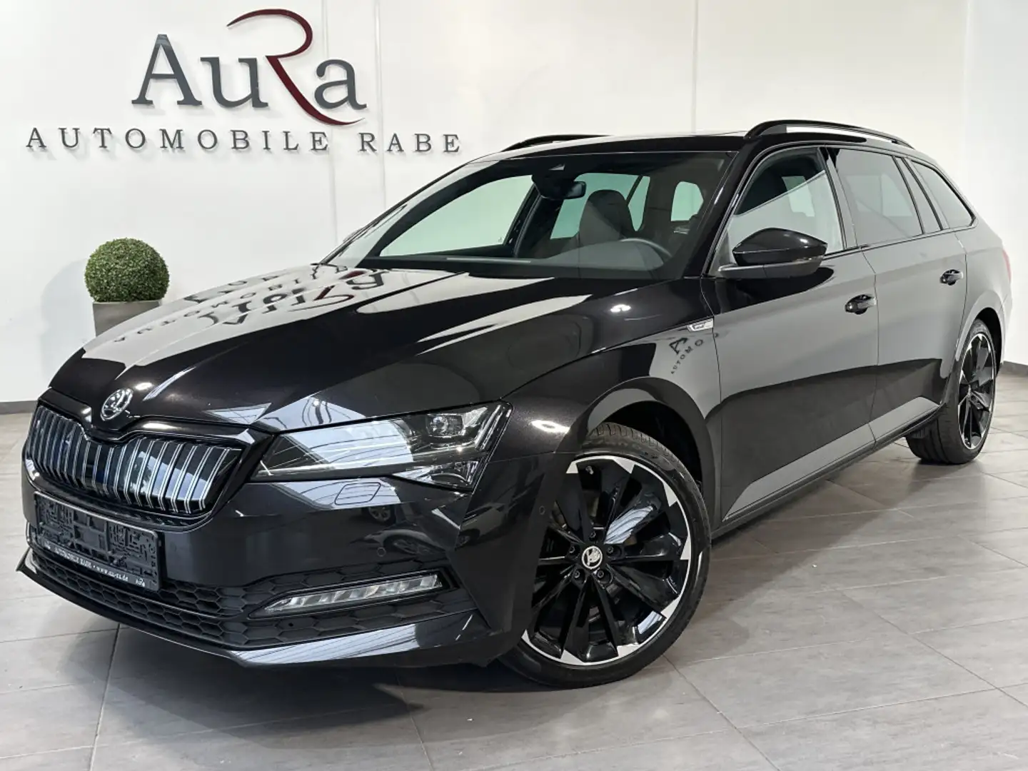 Skoda Superb Combi Sportline iV NAV+LED+AHK+PANO+360° Noir - 1