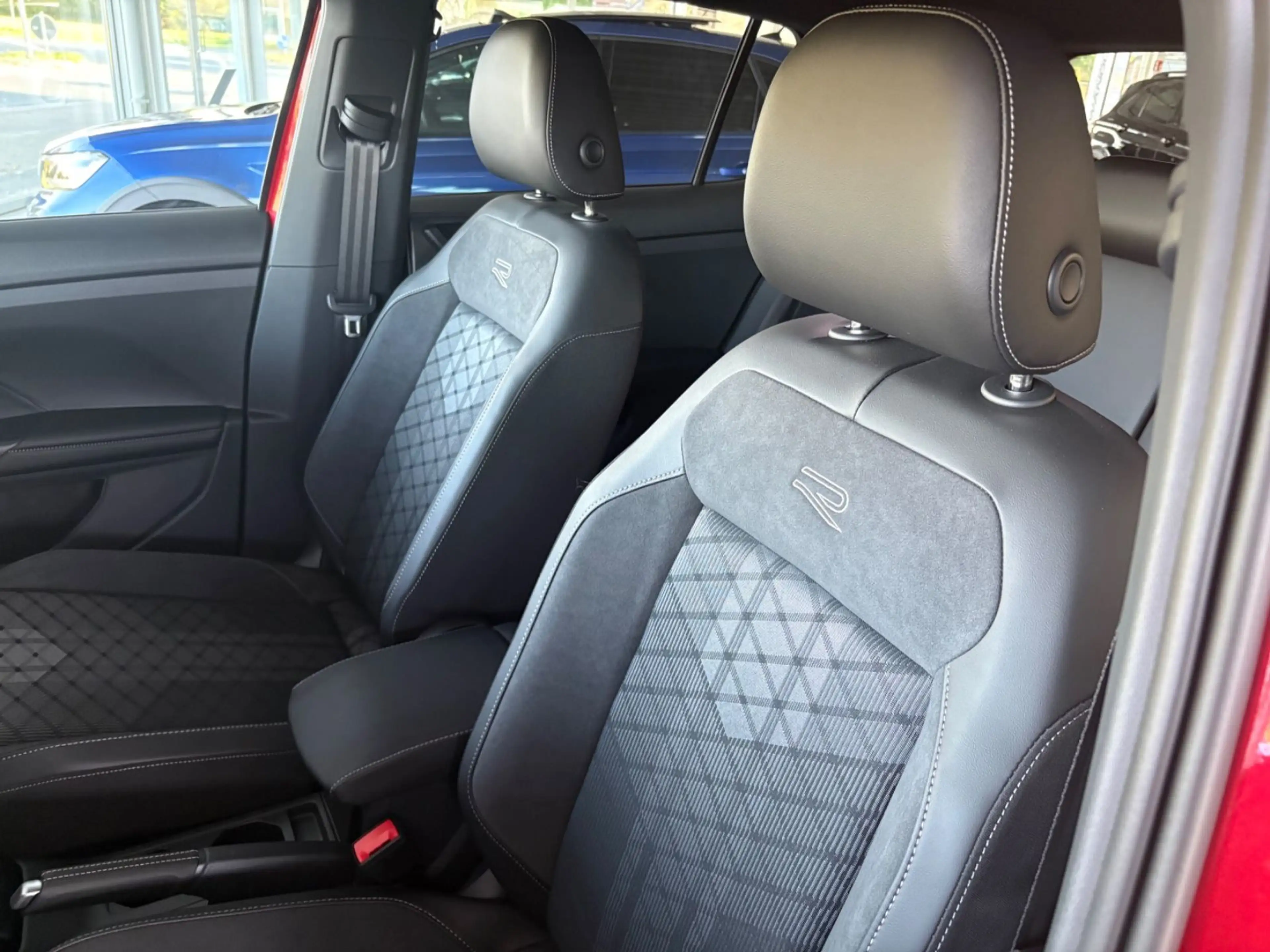 Volkswagen T-Cross 1.0 TSI R-Line, DSG,AHK, Matrix, Kamera — photo 12