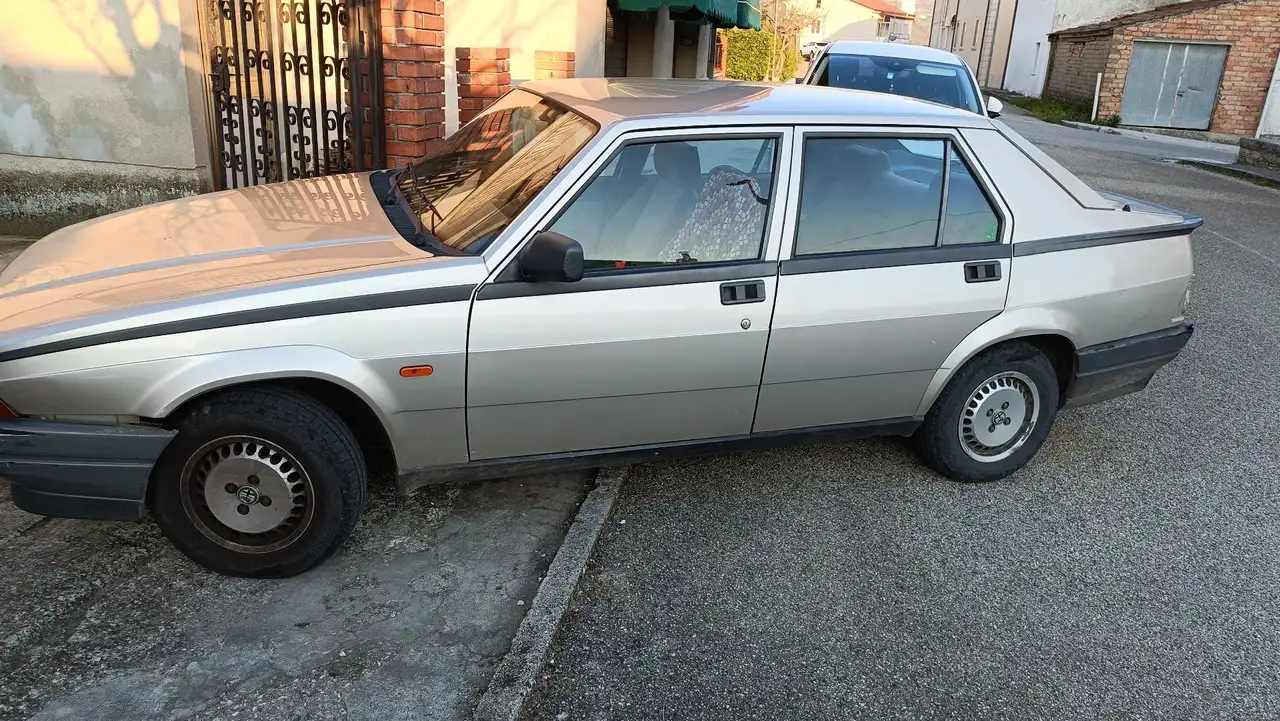 Alfa Romeo 75 1.8 ie, foto 5