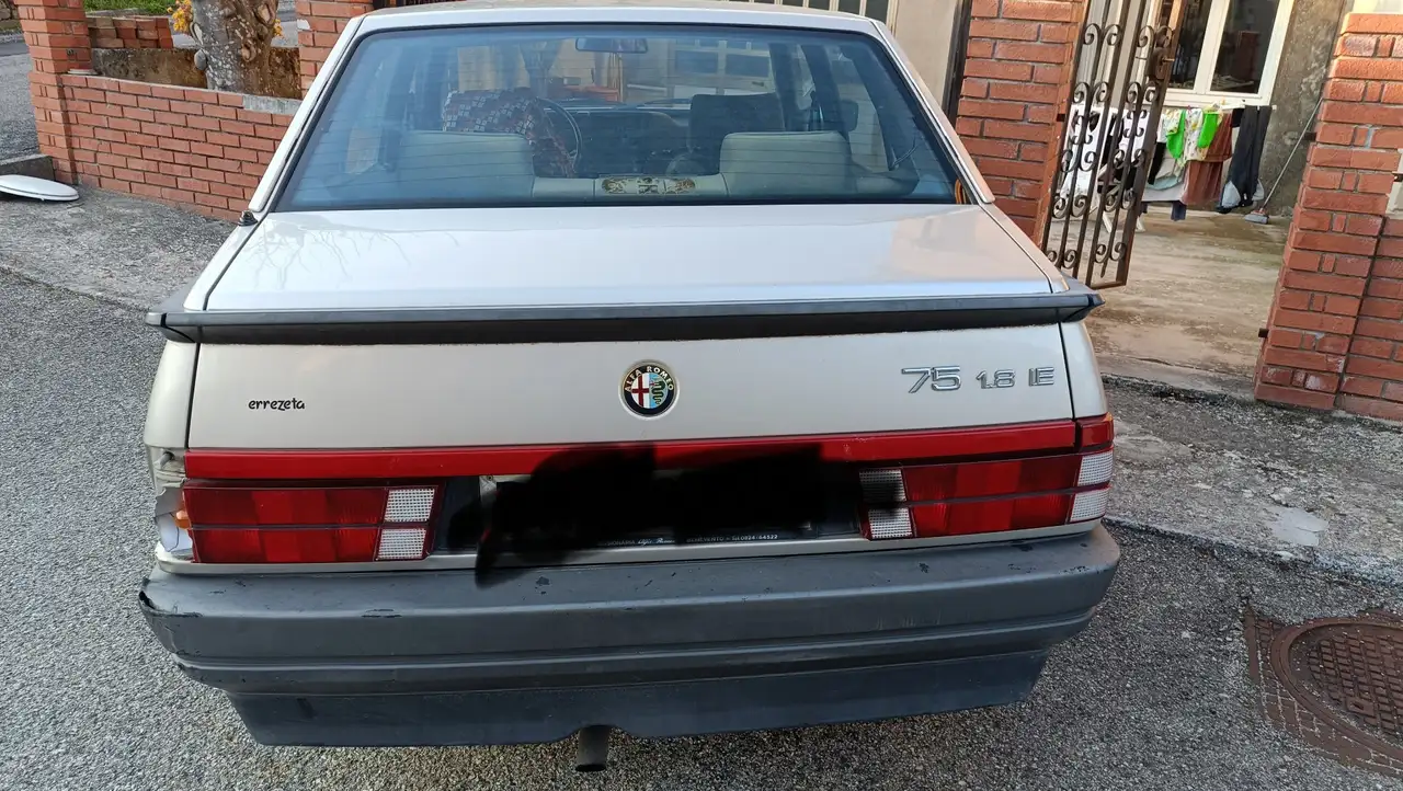 Alfa Romeo 75 1.8 ie, foto 1