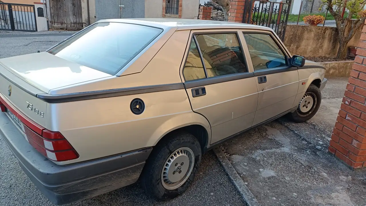 Alfa Romeo 75 1.8 ie, foto 4