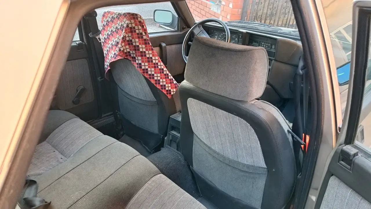 Alfa Romeo 75 1.8 ie, foto 7