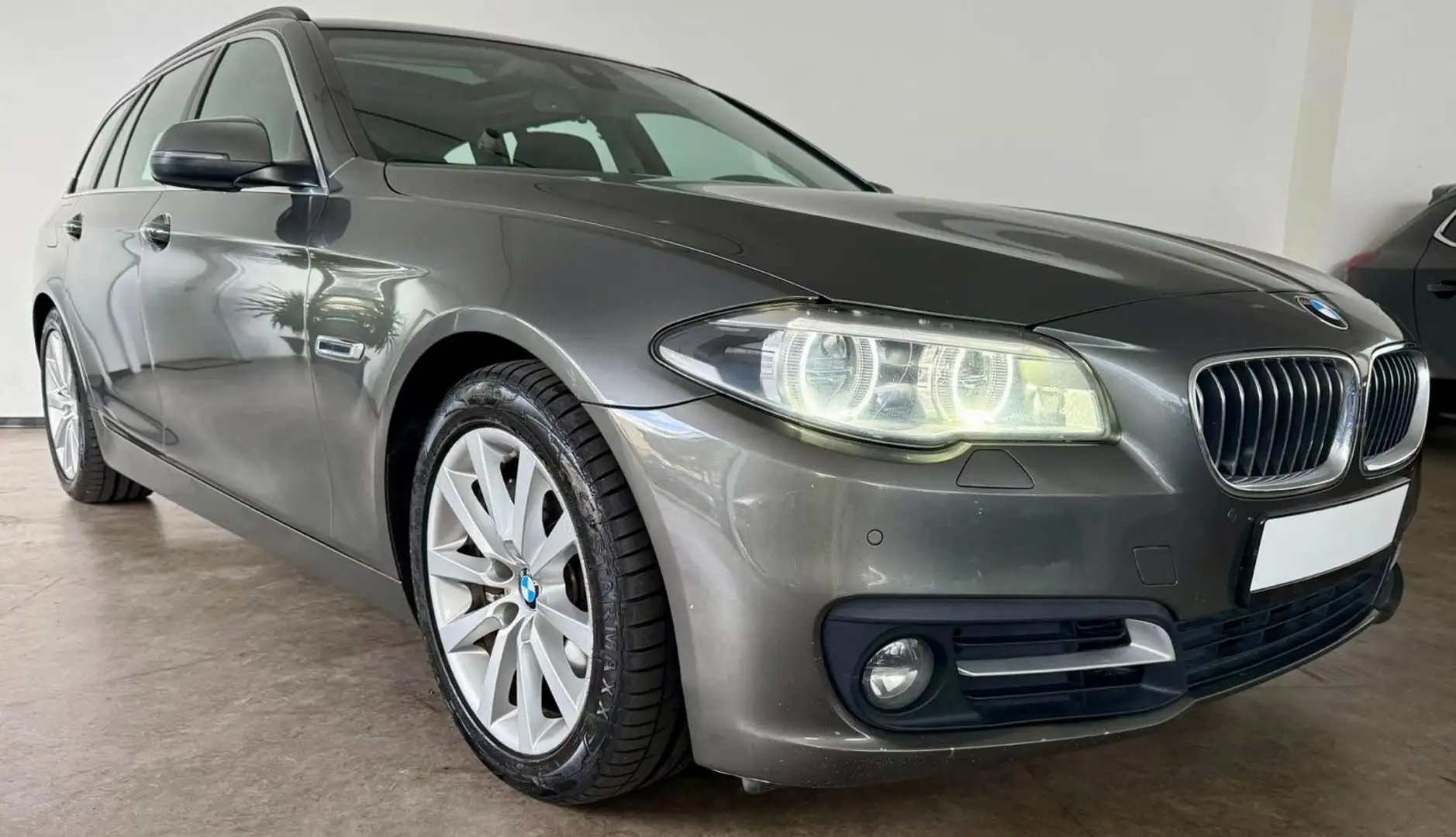 BMW 530 d Touring,Leder,Navprof,Kamera,Pano,Softclos Gris - 1