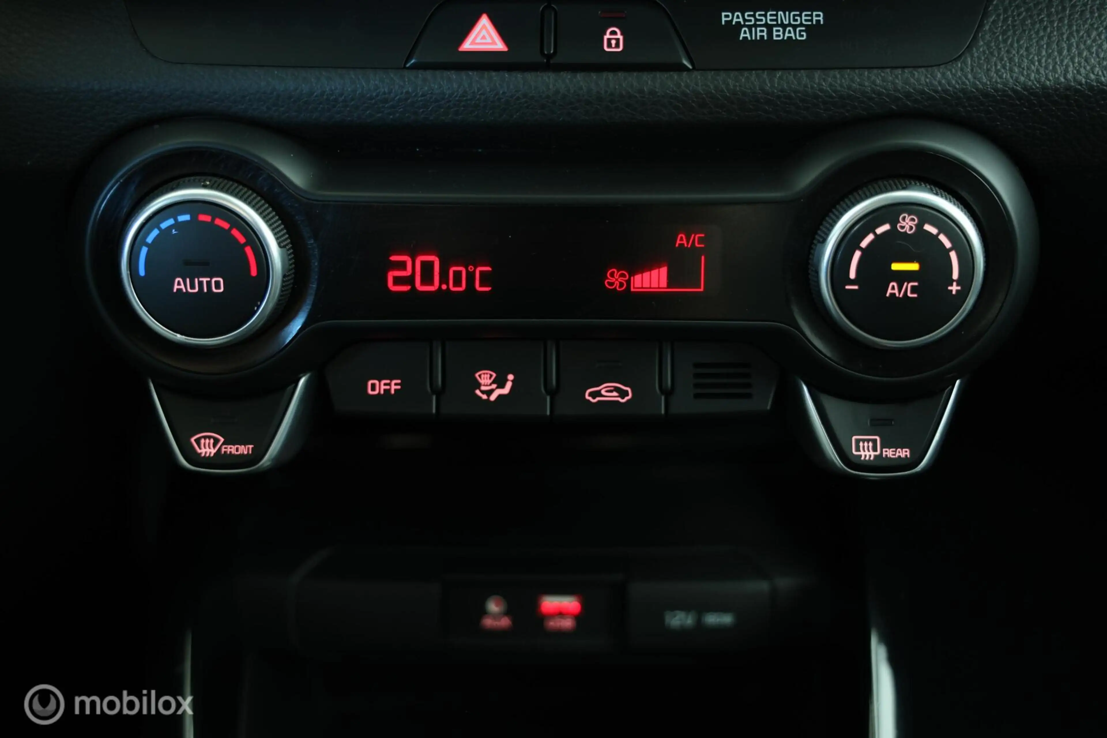 Kia Stonic 1.0 T-GDi DynamicLine - Afneembare trekhaak - Carp — photo 24