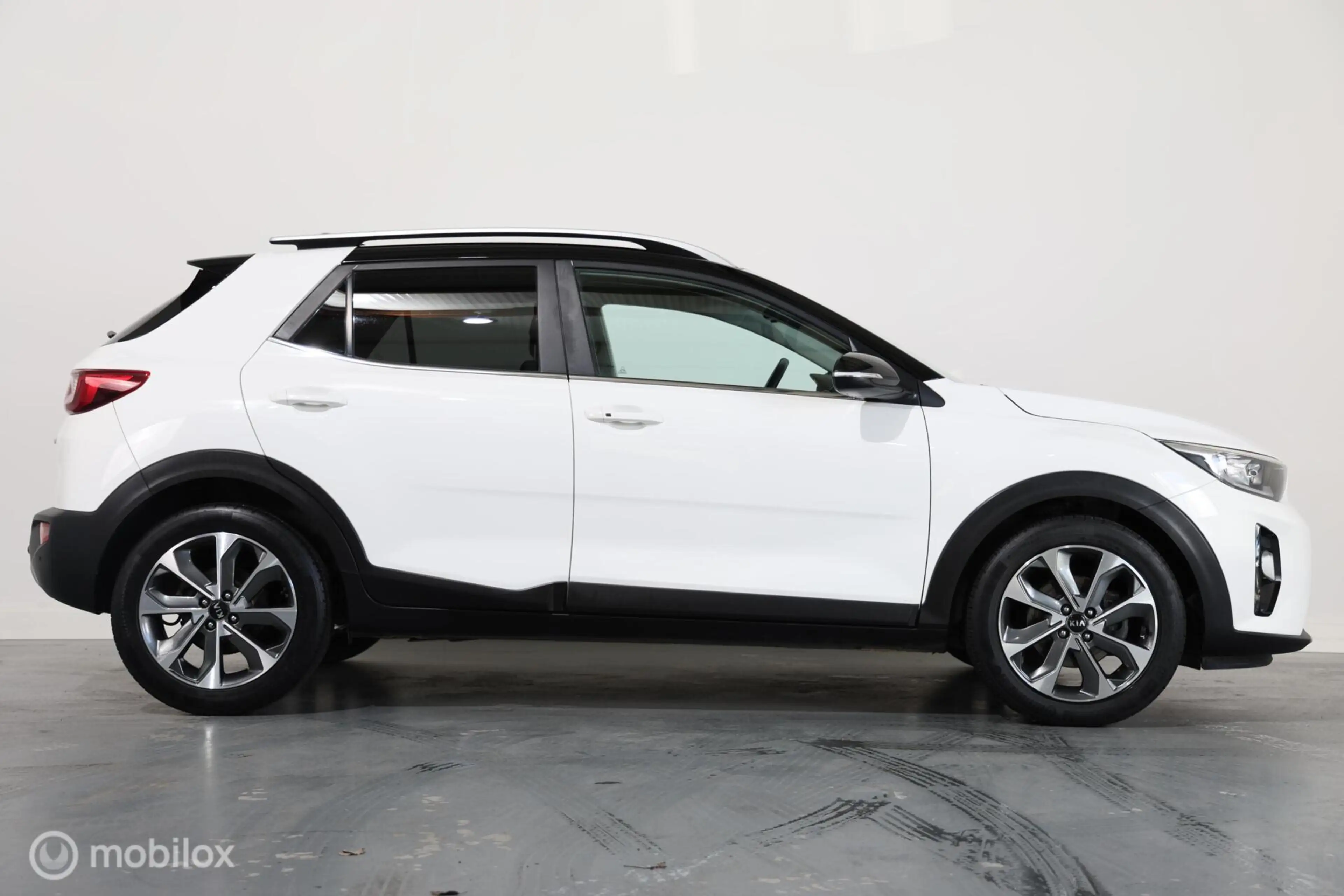 Kia Stonic 1.0 T-GDi DynamicLine - Afneembare trekhaak - Carp — photo 9
