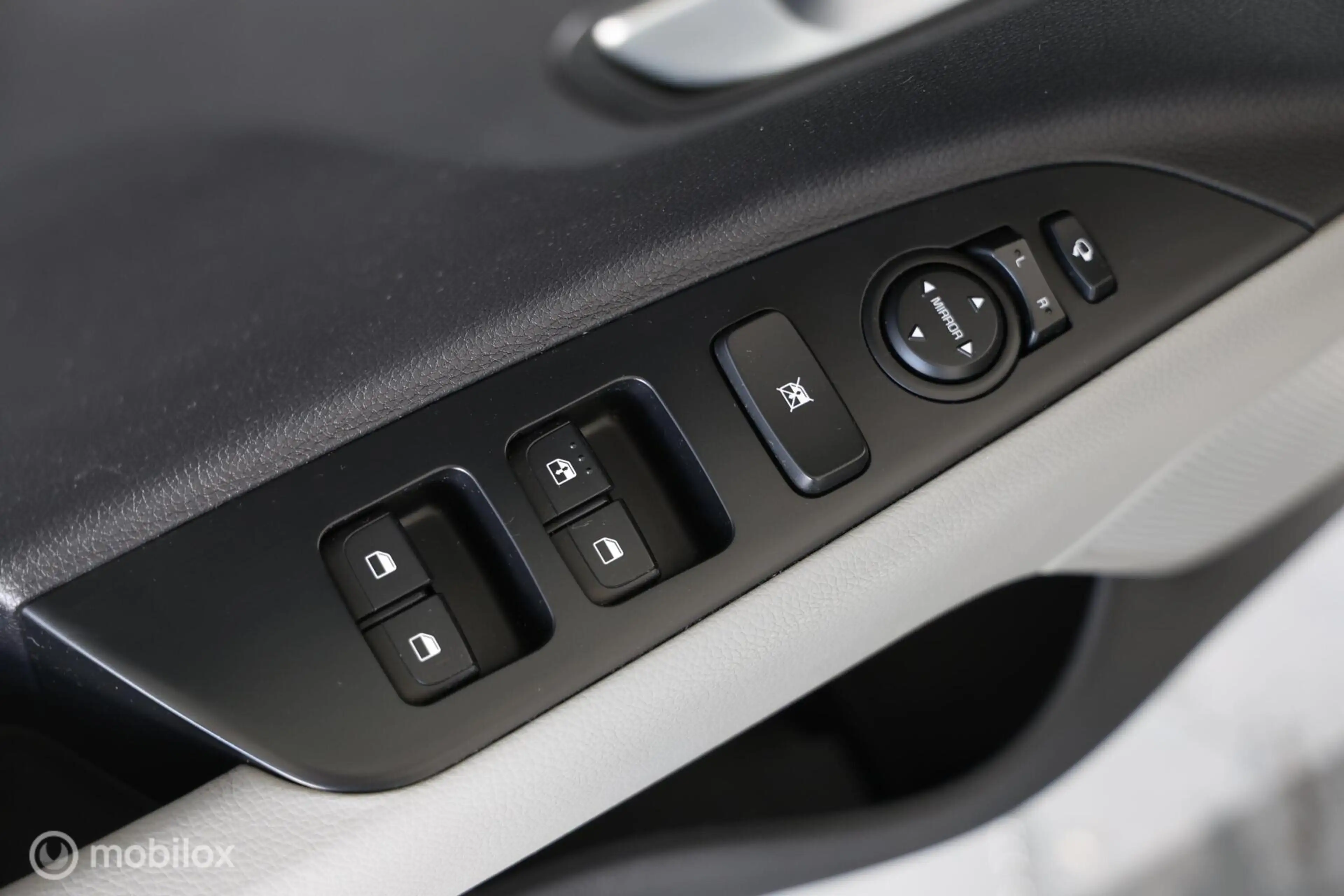 Kia Stonic 1.0 T-GDi DynamicLine - Afneembare trekhaak - Carp — photo 27