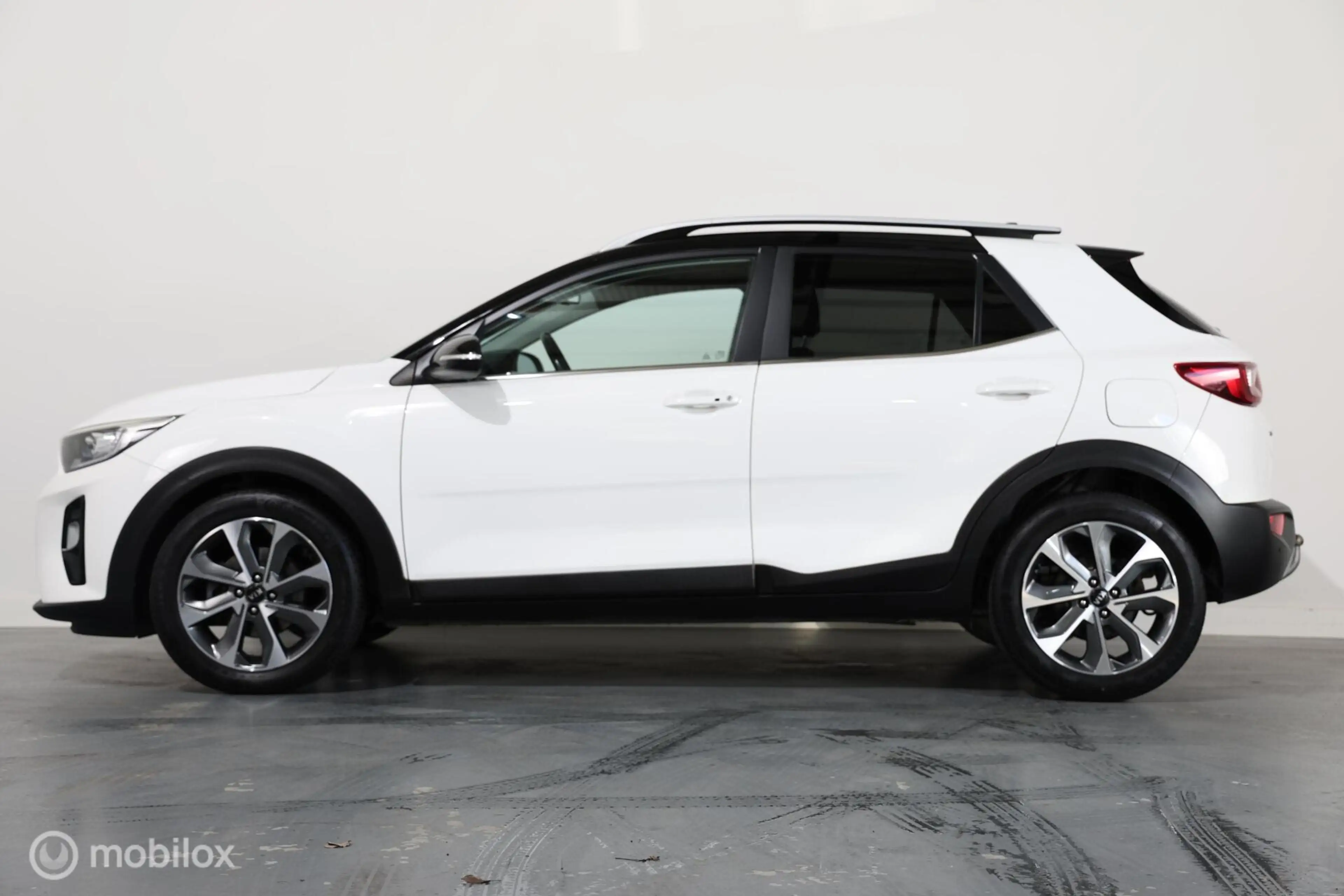 Kia Stonic 1.0 T-GDi DynamicLine - Afneembare trekhaak - Carp — photo 6