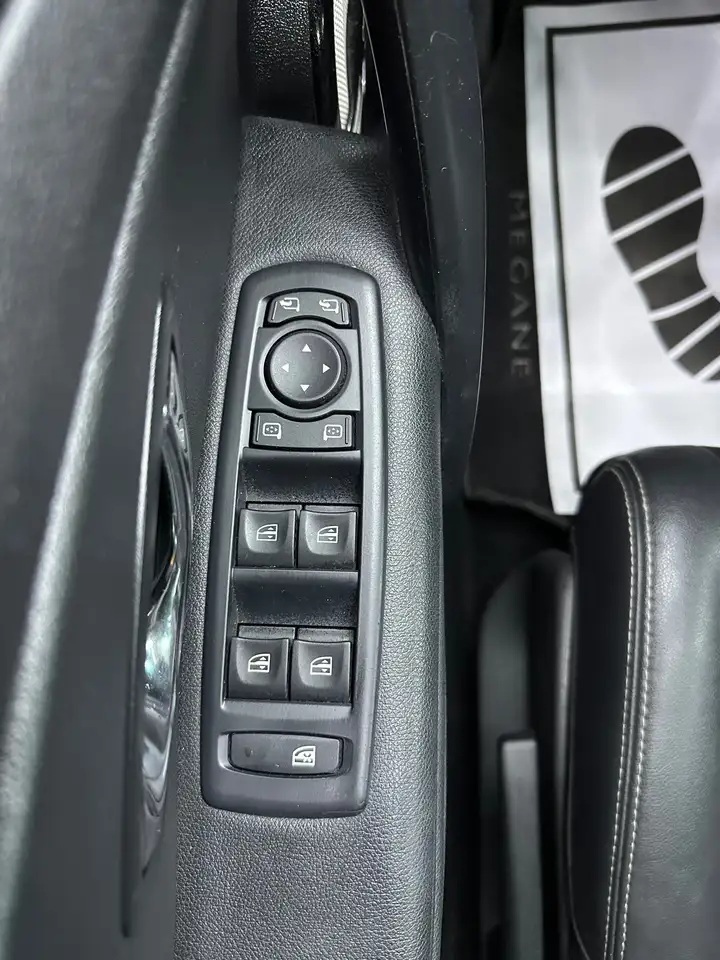 Renault Megane Grandtour — photo 28