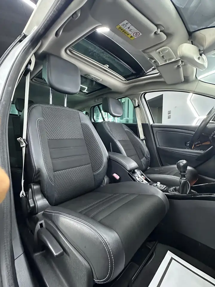 Renault Megane Grandtour — photo 25