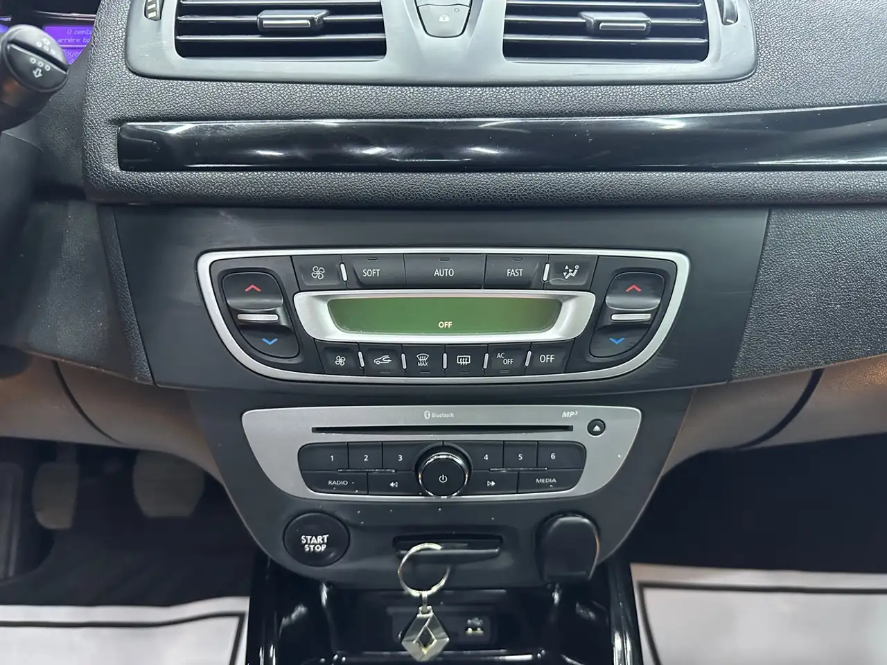 Renault Megane Grandtour — photo 18