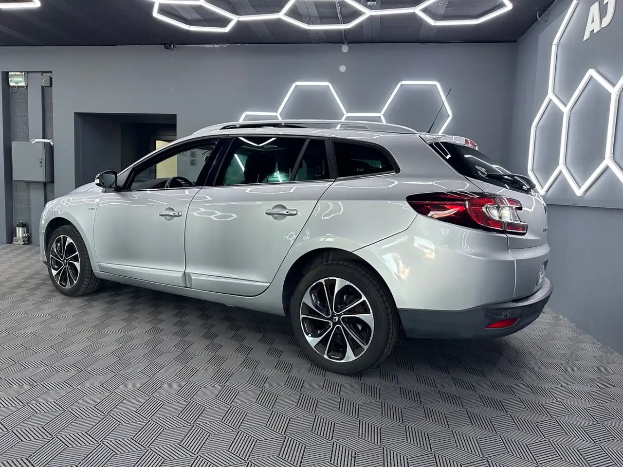 Renault Megane Grandtour — photo 8