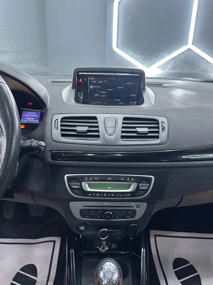 Renault Megane Grandtour — photo 16