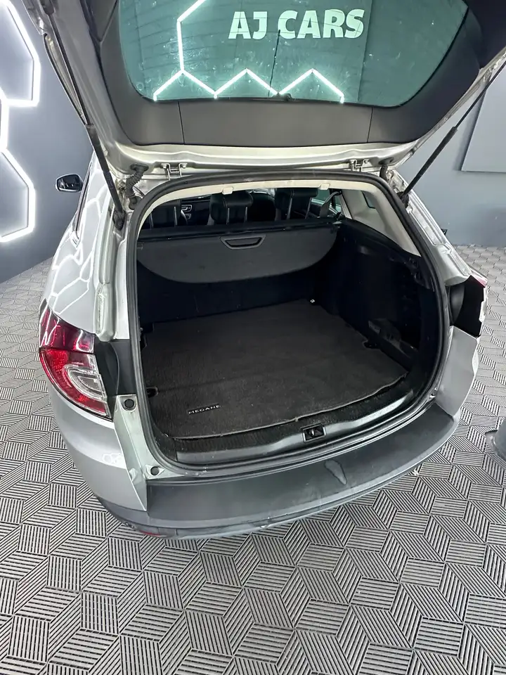 Renault Megane Grandtour — photo 11