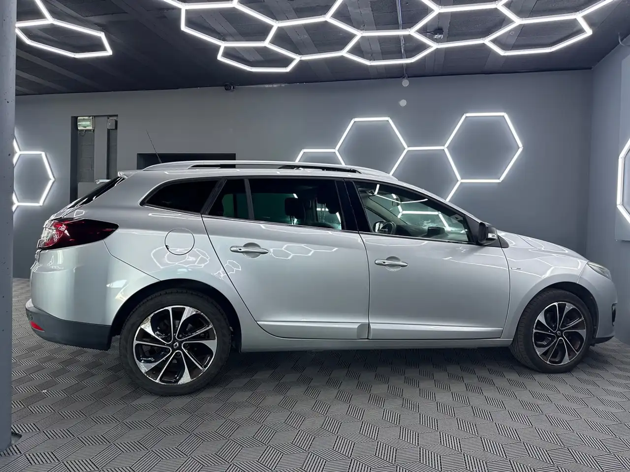 Renault Megane Grandtour — photo 9
