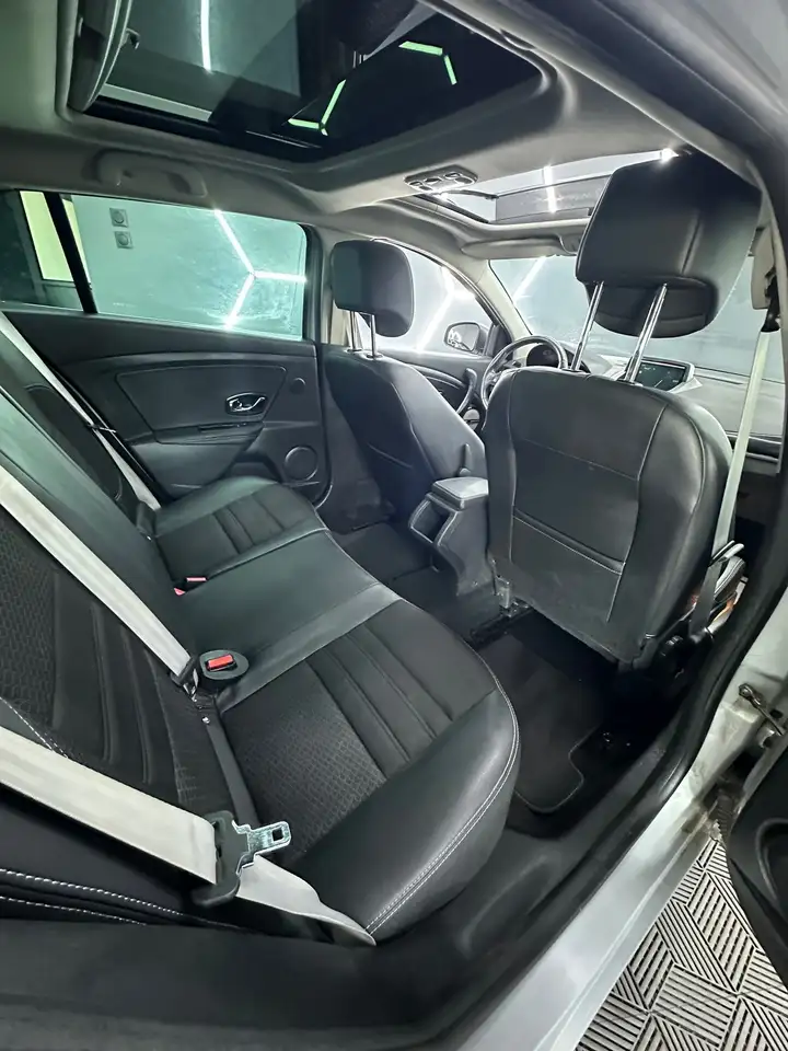 Renault Megane Grandtour — photo 22