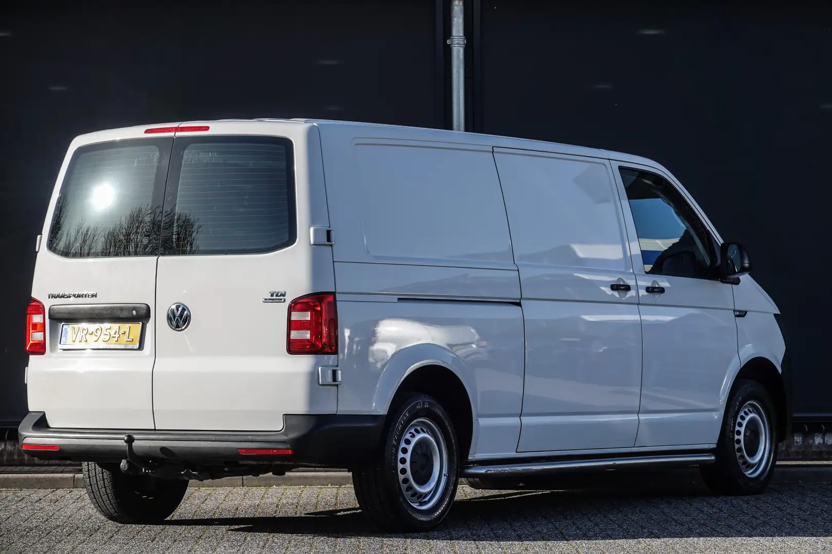 Volkswagen T6 Transporter L2H1 2.0Tdi 102Pk | Trekhaak | Sidebars | Candy Wh Bianco - 2