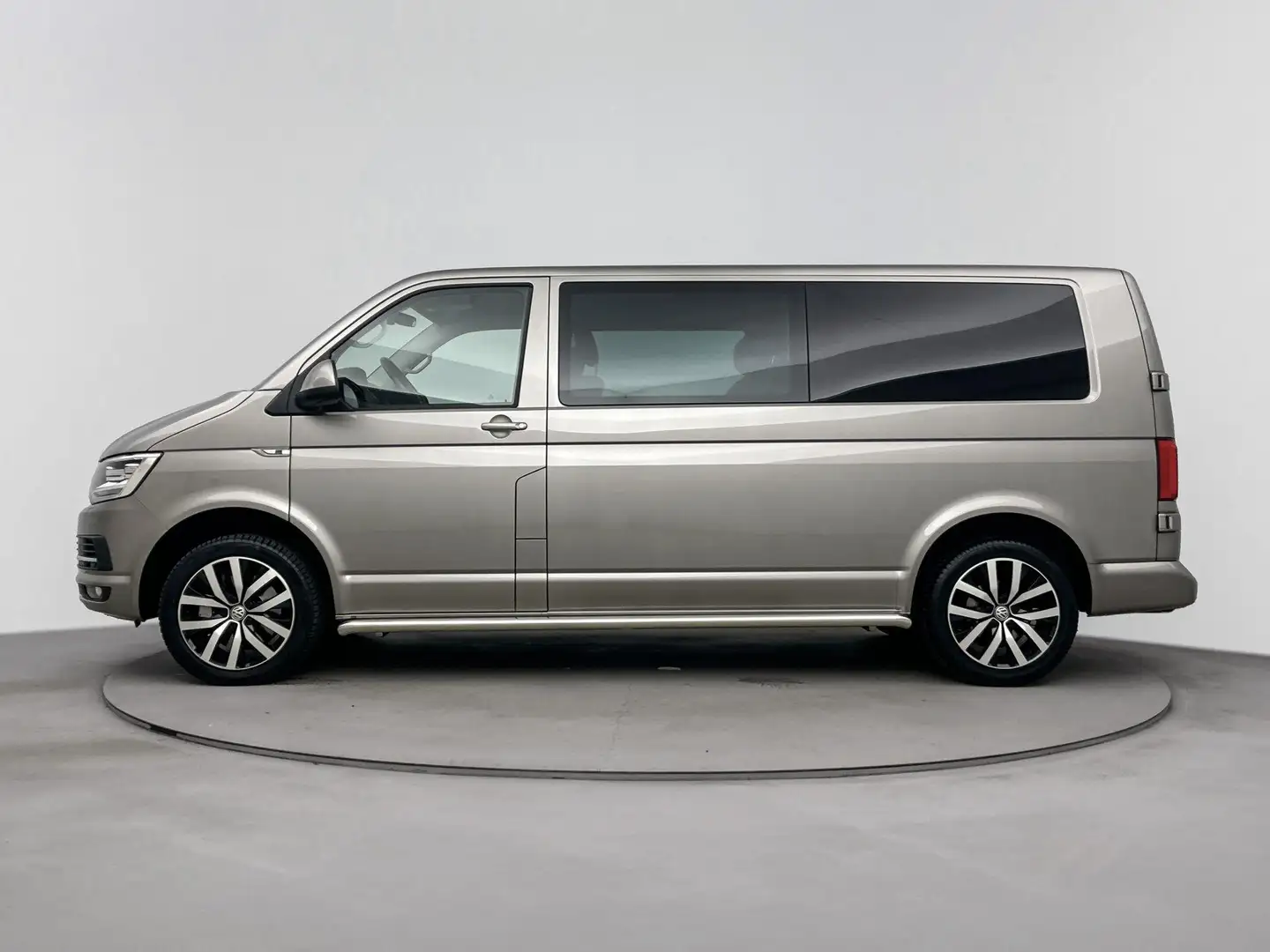 Volkswagen T6 Transporter 2.0 TDI L2H1 DC Highline Automaat | Navigatie | Tr Beige - 2